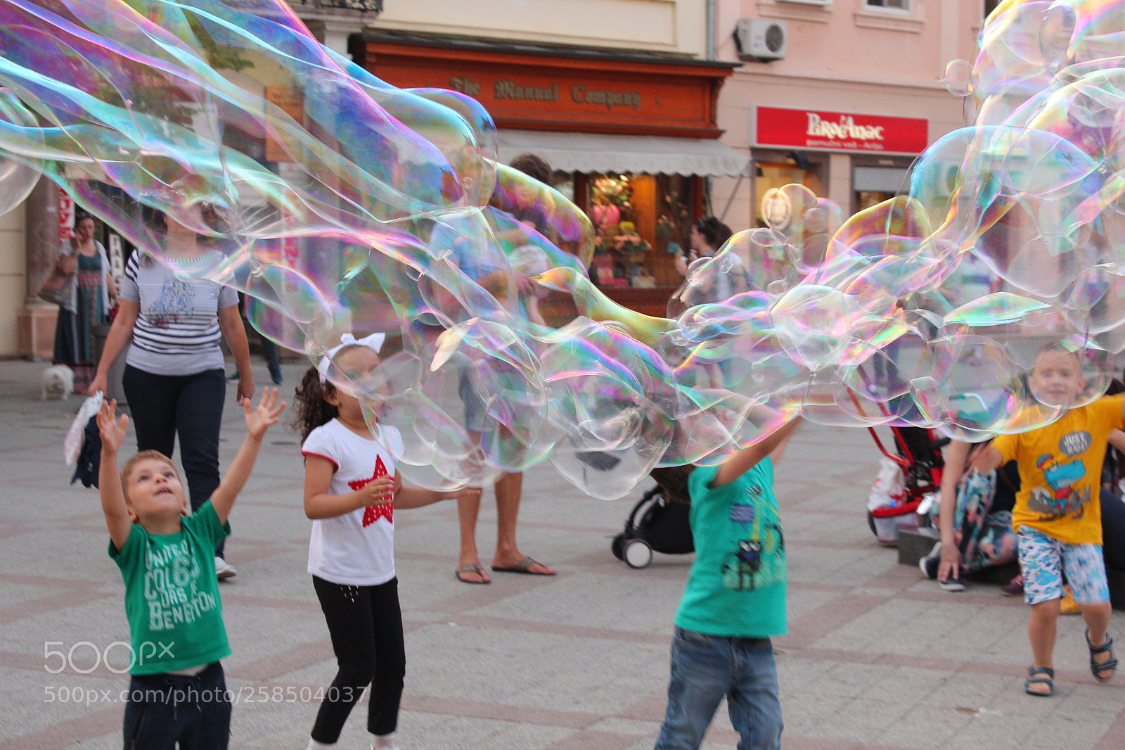 Canon EOS 600D (Rebel EOS T3i / EOS Kiss X5) sample photo. Bubbles in novisad photography