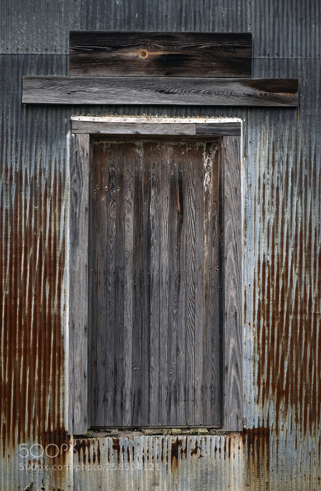 Olympus OM-D E-M1 Mark II sample photo. Door metal wood photography