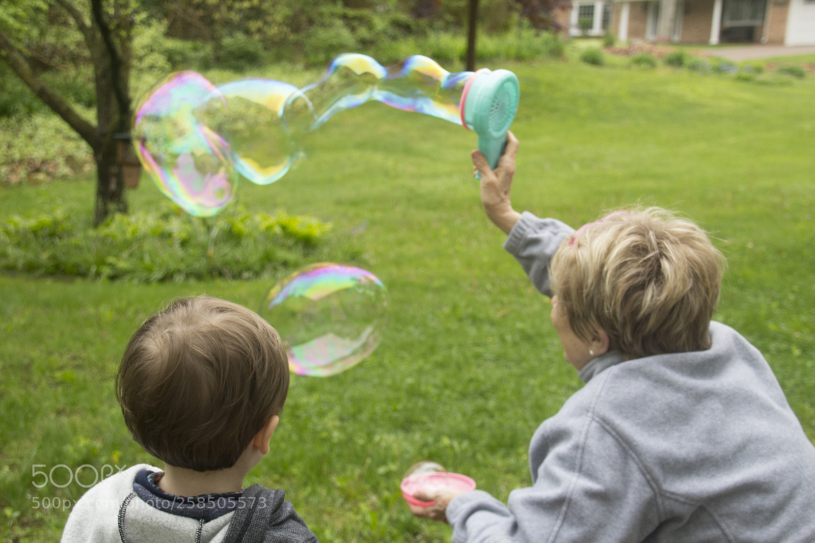 Canon EOS 1200D (EOS Rebel T5 / EOS Kiss X70 / EOS Hi) sample photo. Fun with a bubble photography