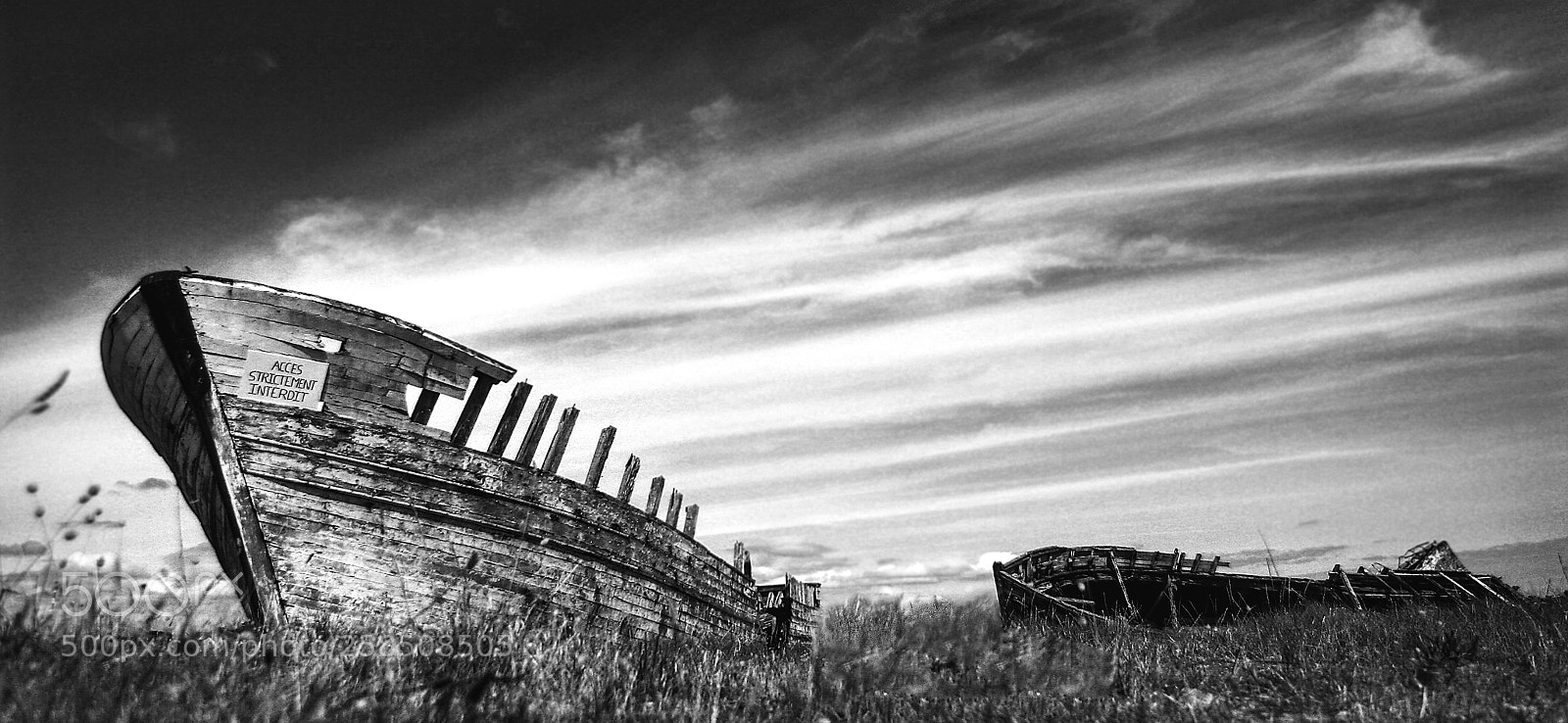 Canon EOS 350D (EOS Digital Rebel XT / EOS Kiss Digital N) sample photo. Ship wrecks in brittany photography