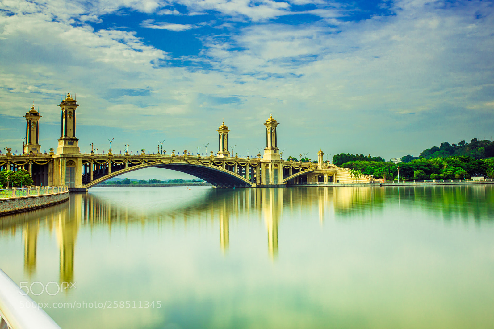 Canon EOS 5D Mark IV sample photo. Seri gemilang bridge, putrajaya photography