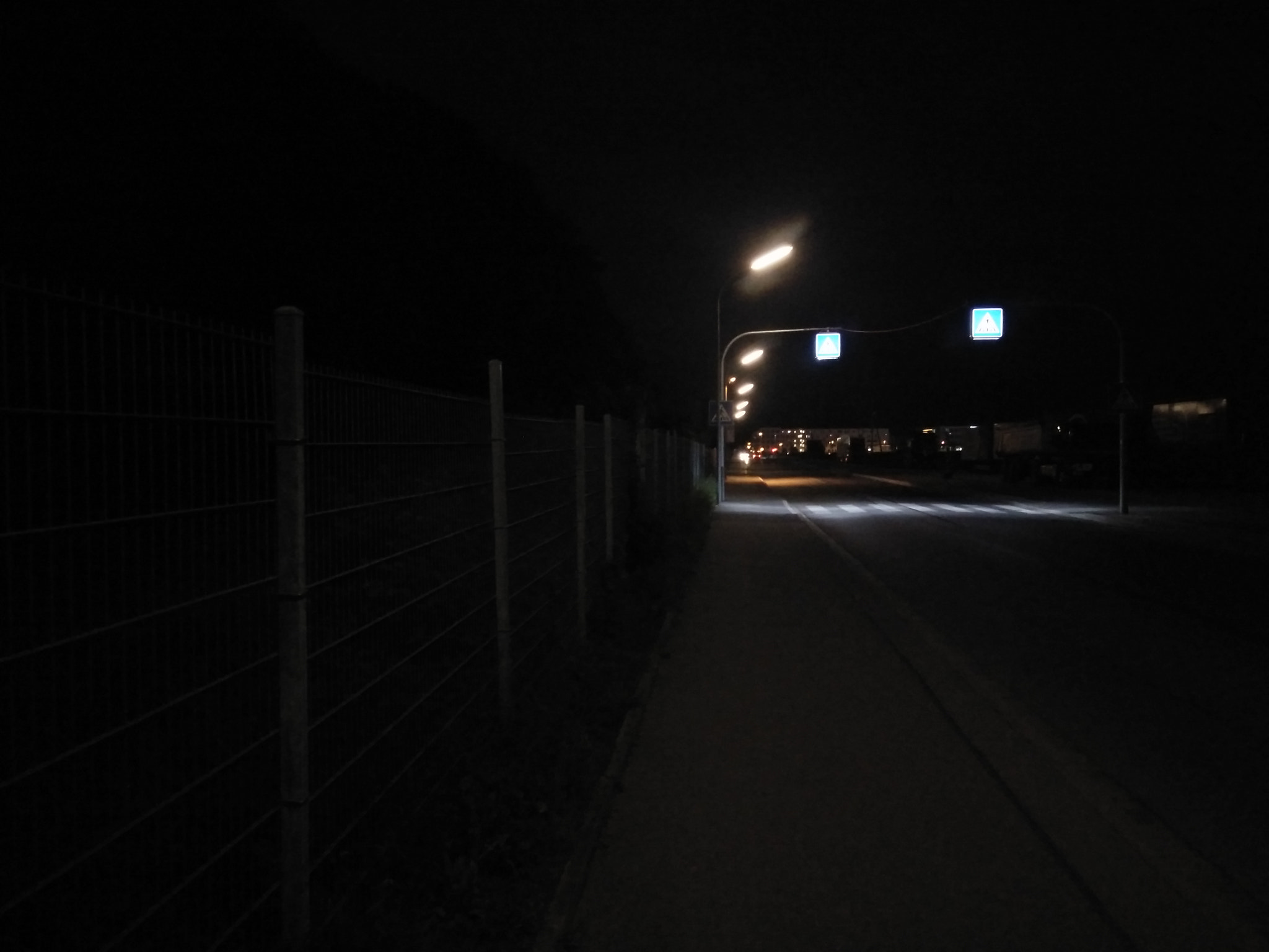 OnePlus ONE E1003 sample photo. Night run photography