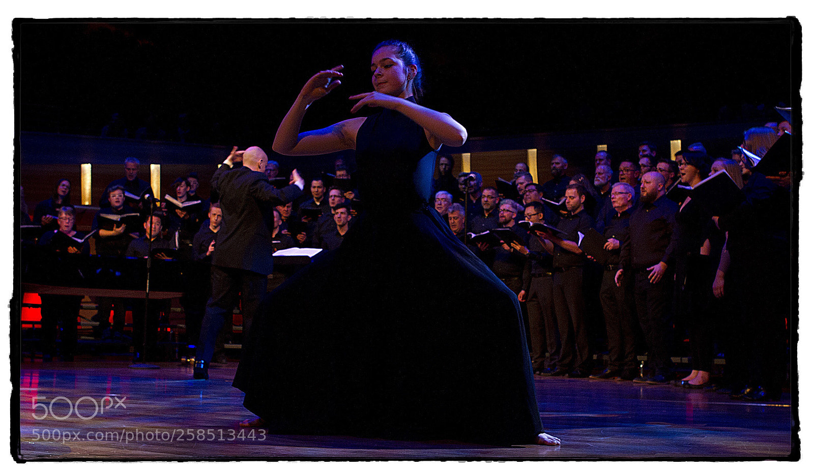Canon EOS 7D sample photo. Dancer and choir at photography