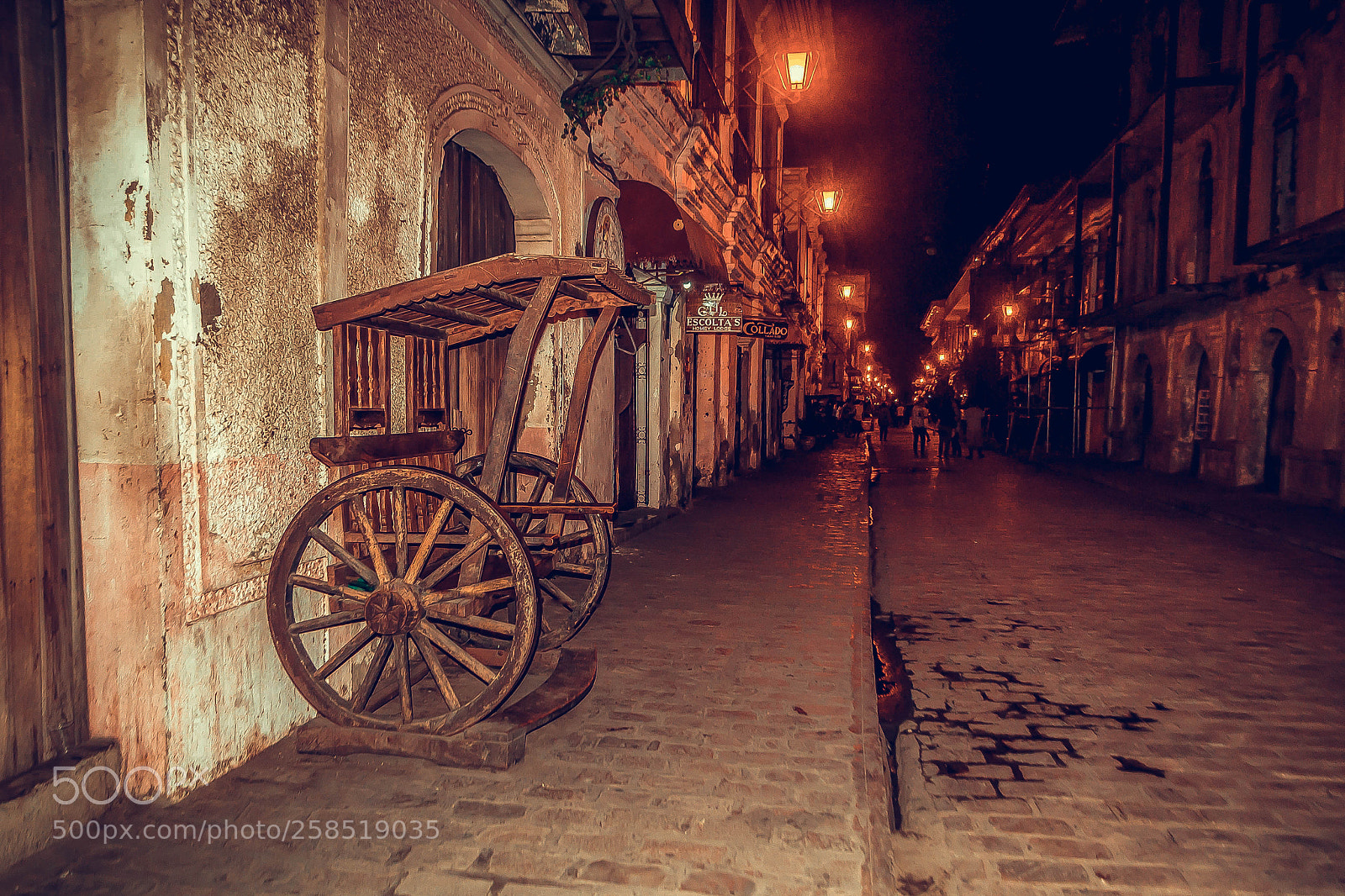 Nikon D3100 sample photo. Calle crisologo 2 photography
