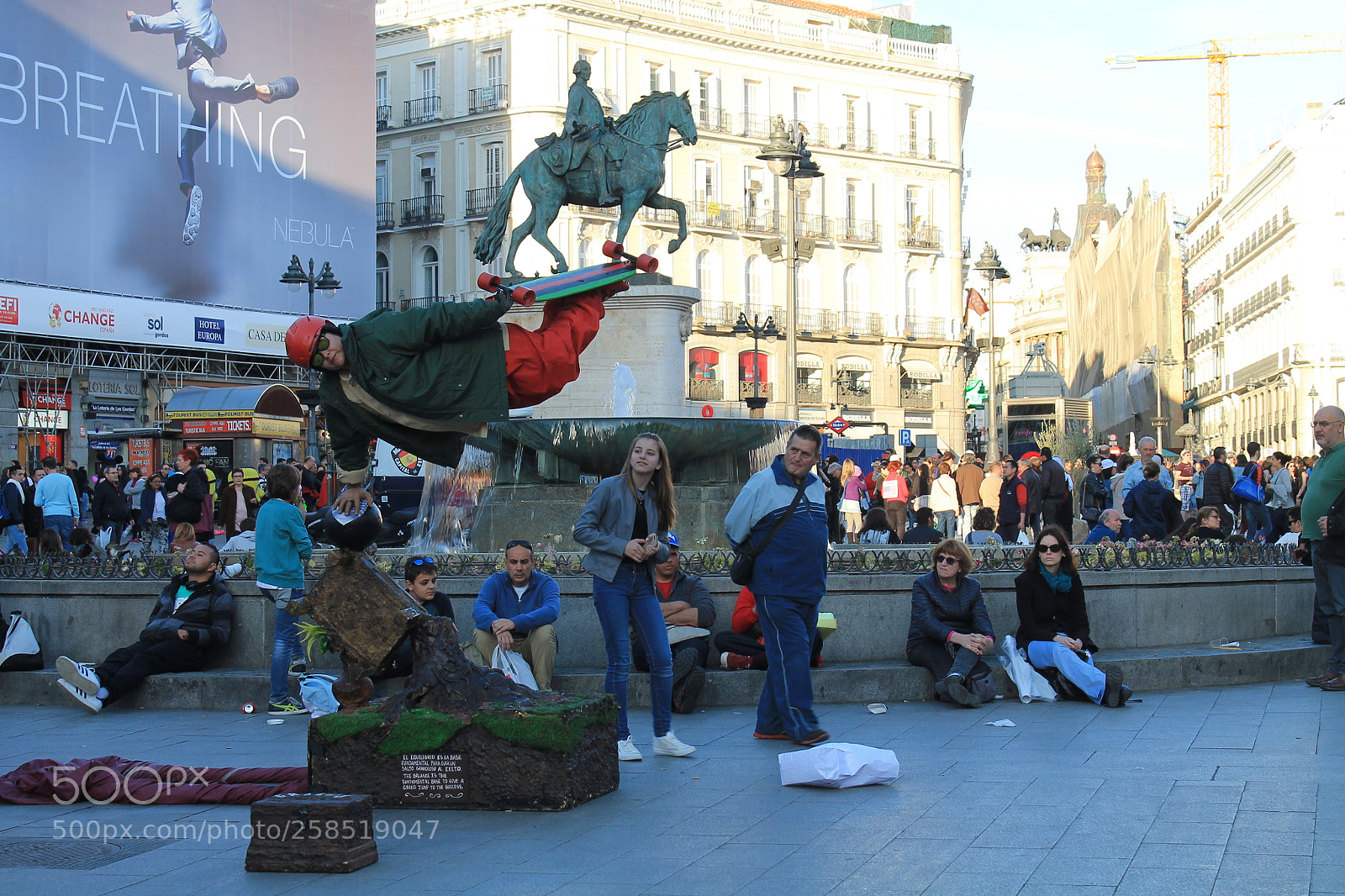 Canon EOS 1100D (EOS Rebel T3 / EOS Kiss X50) sample photo. Living statue in madrid photography