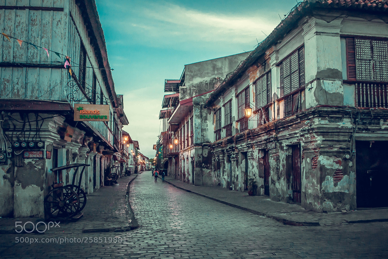 Nikon D3100 sample photo. Calle crisologo 4 photography