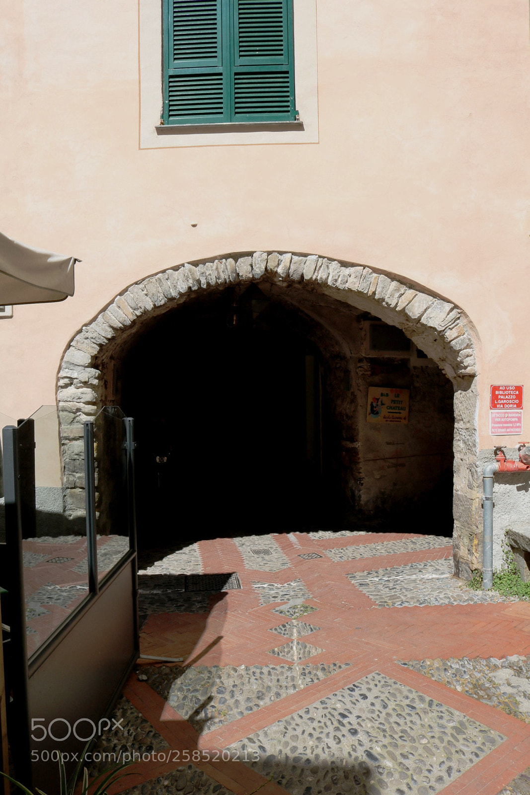 Canon EOS 750D (EOS Rebel T6i / EOS Kiss X8i) sample photo. Dolceacqua (im): rione terra photography