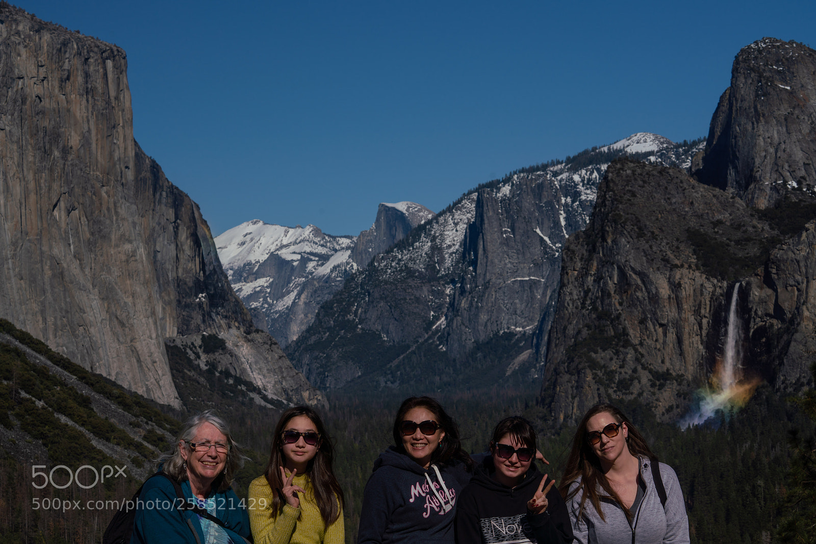 Sony a7R III sample photo. Family at tunnel view photography