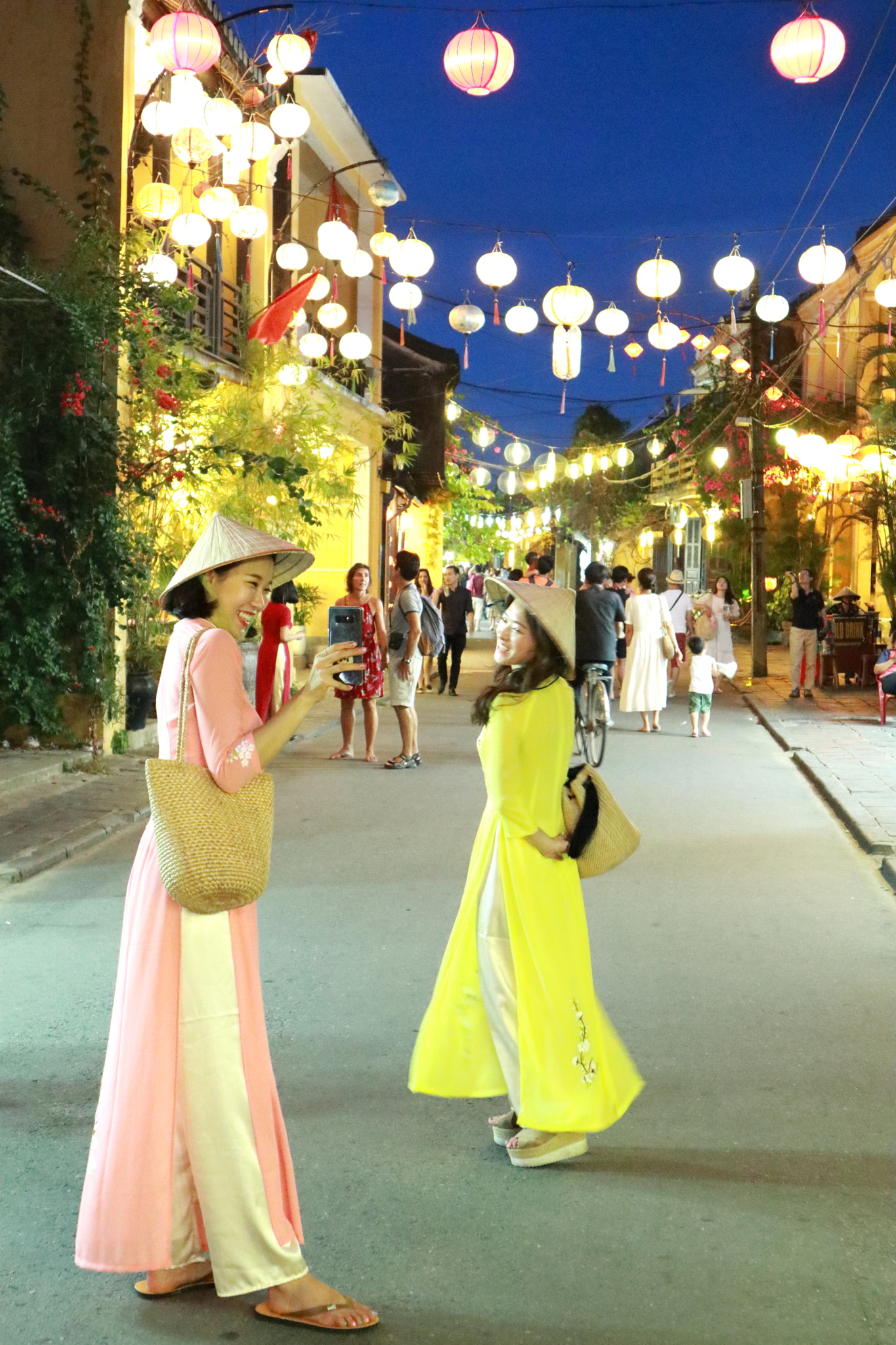 Canon EOS M5 sample photo. Ao dai mood photography