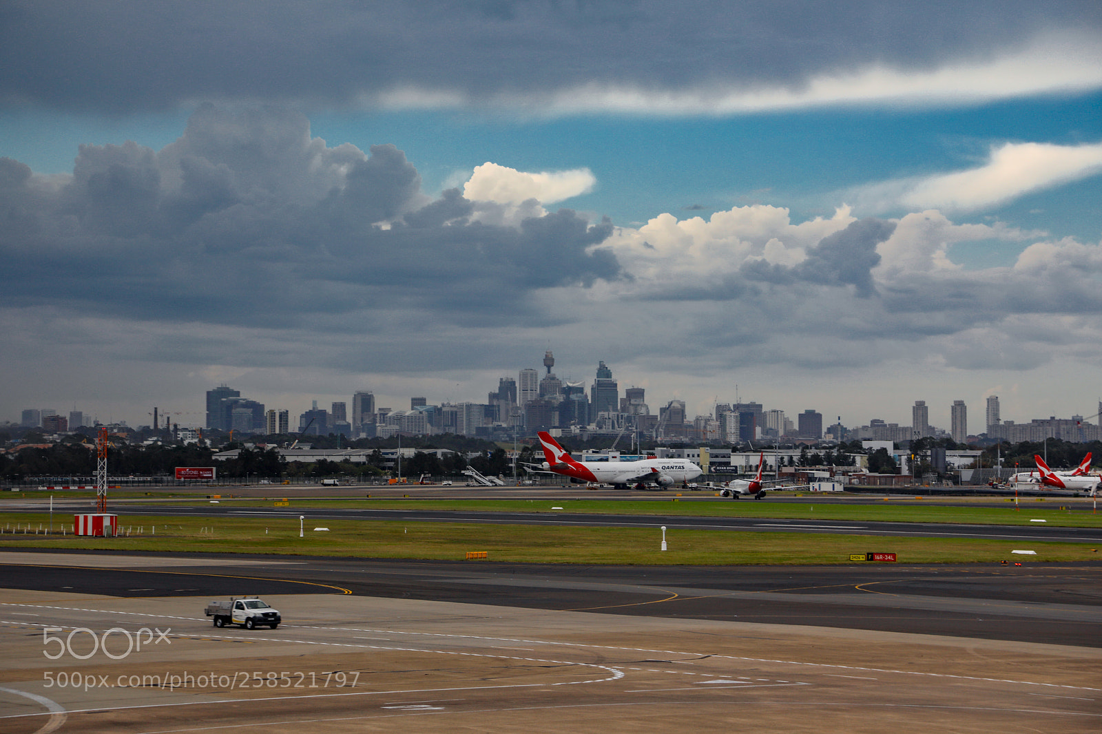 Canon EOS 5D Mark IV sample photo. Sydney airport photography