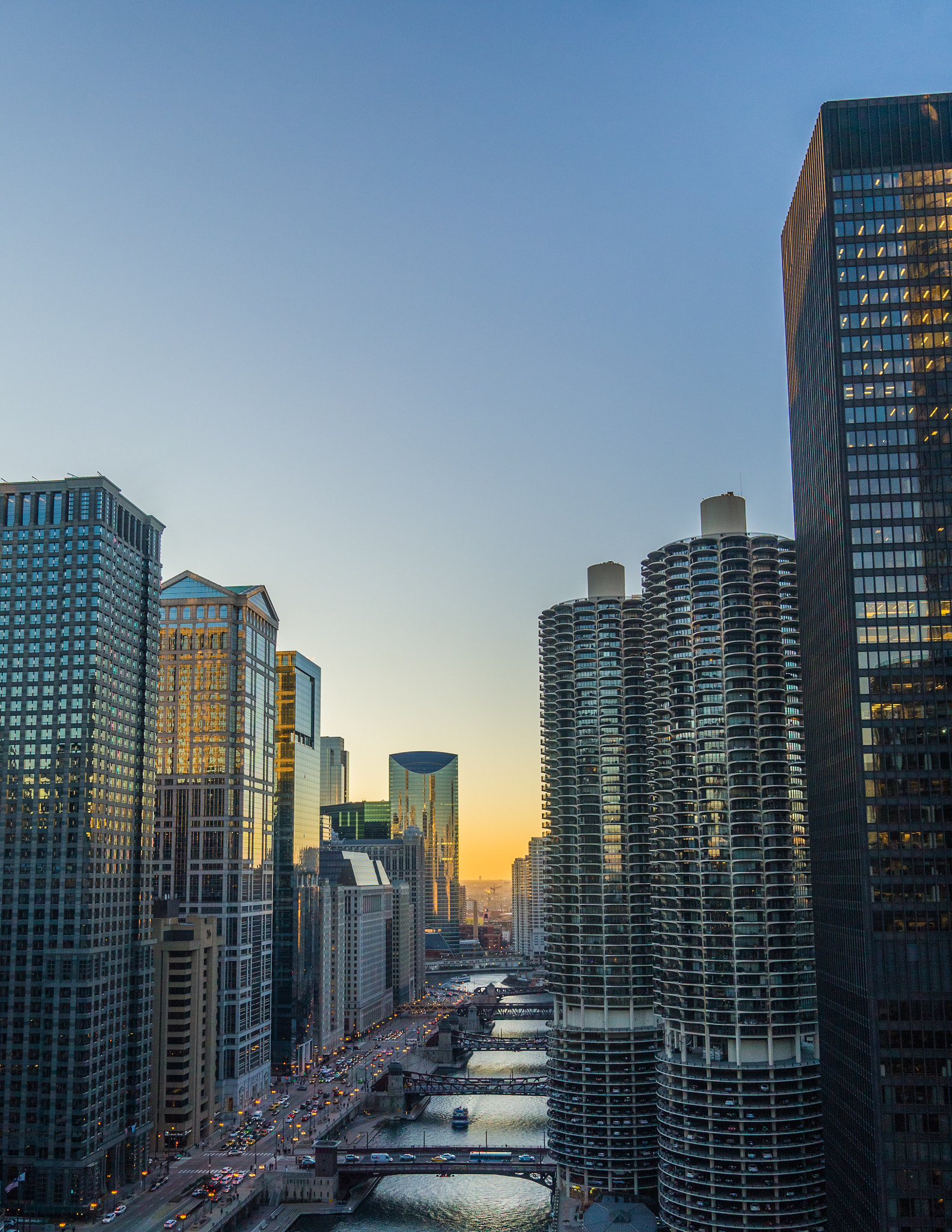 Sony Alpha NEX-F3 sample photo. Chicago sunset photography
