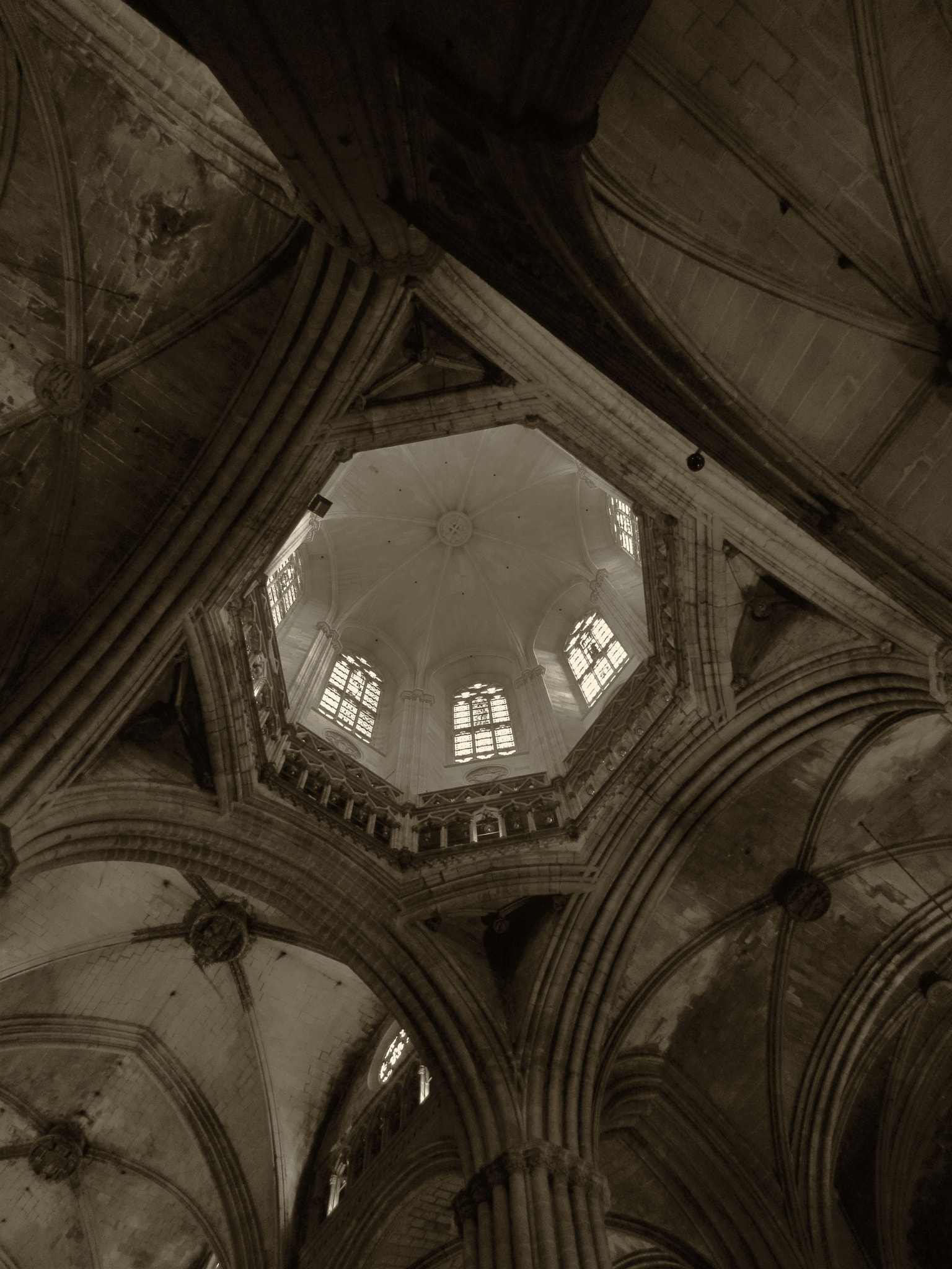 Canon PowerShot ELPH 340 HS (IXUS 265 HS / IXY 630) sample photo. Catedral de barcelona photography