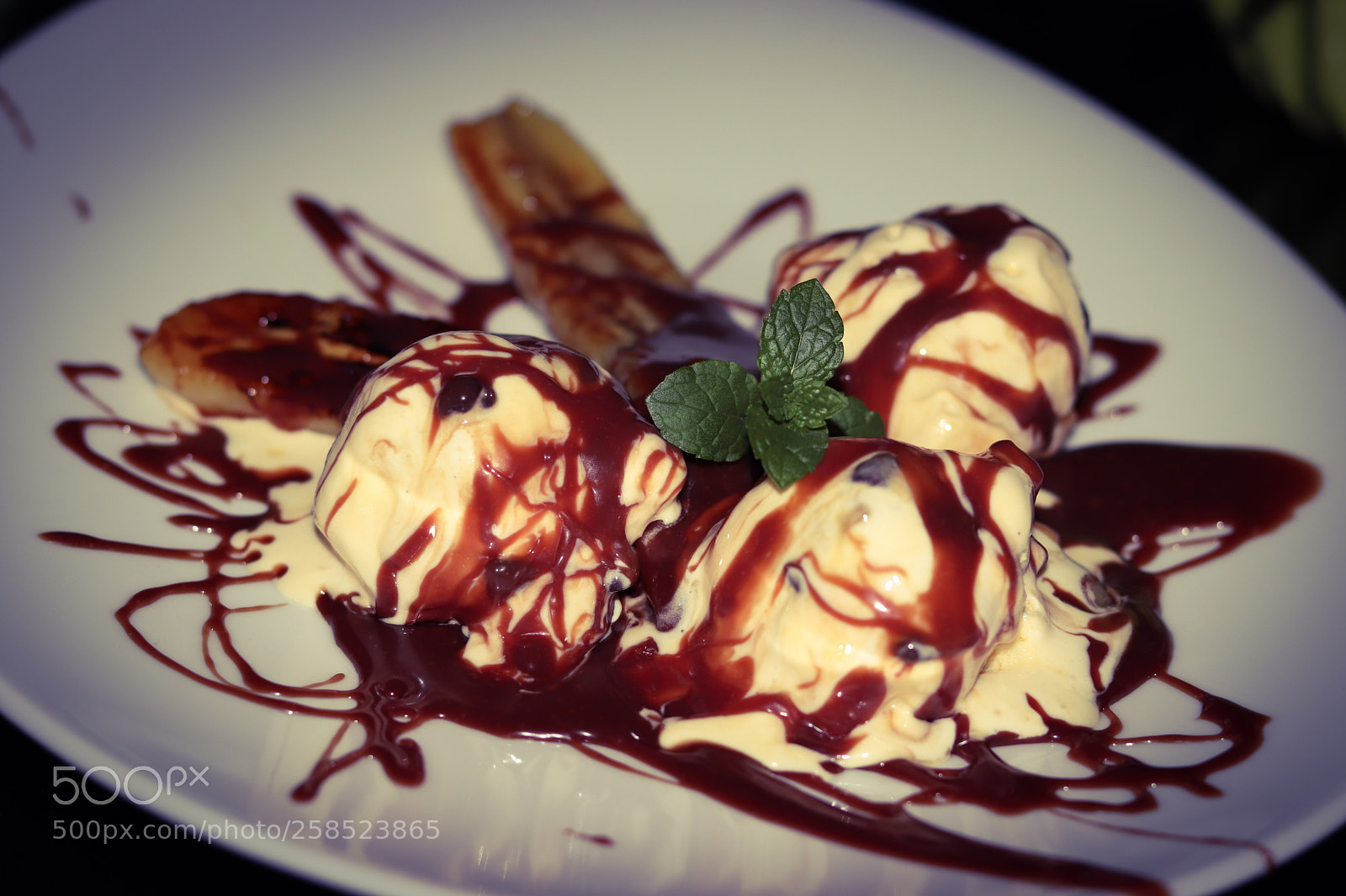 Canon EOS 77D (EOS 9000D / EOS 770D) sample photo. Bananasplit photography