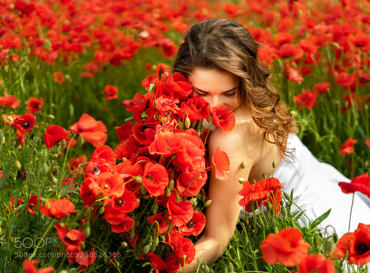 Sony a7 II sample photo. Young woman in poppy photography