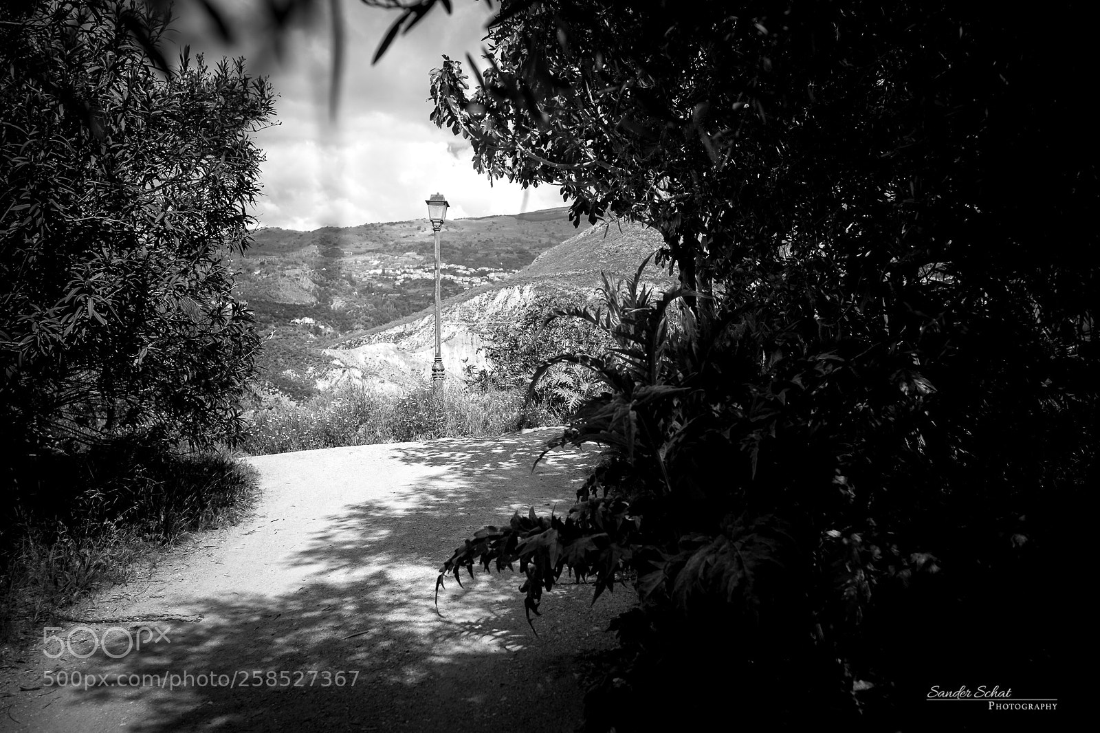 Fujifilm X100T sample photo. Lantern post photography