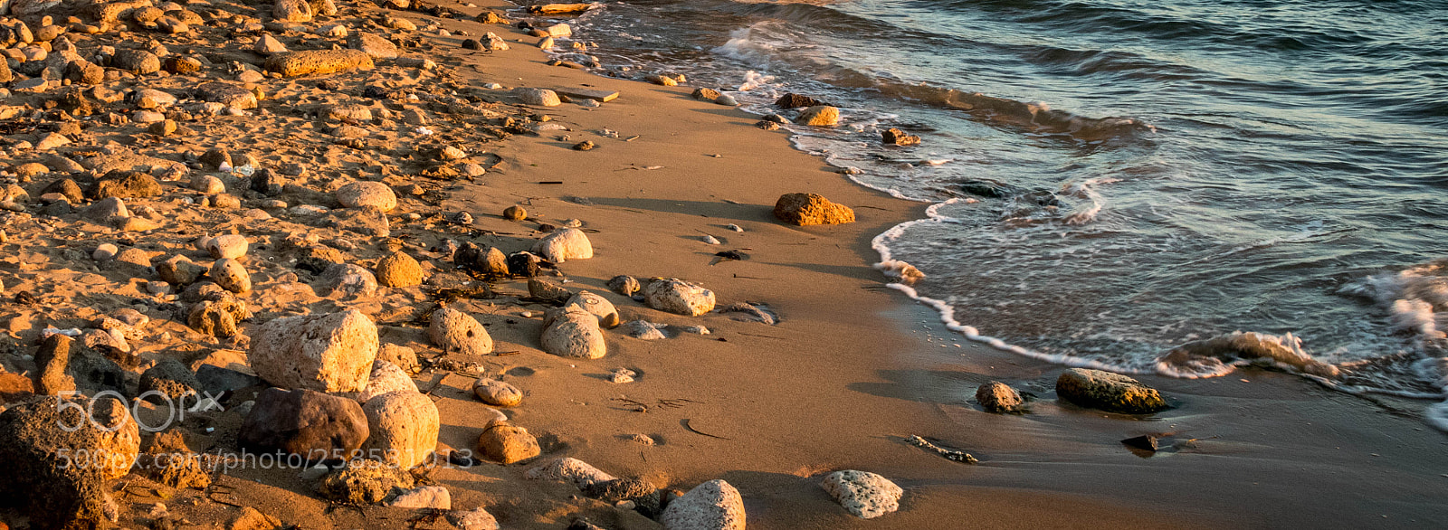 Canon EOS M5 sample photo. Pebbled beach as the photography