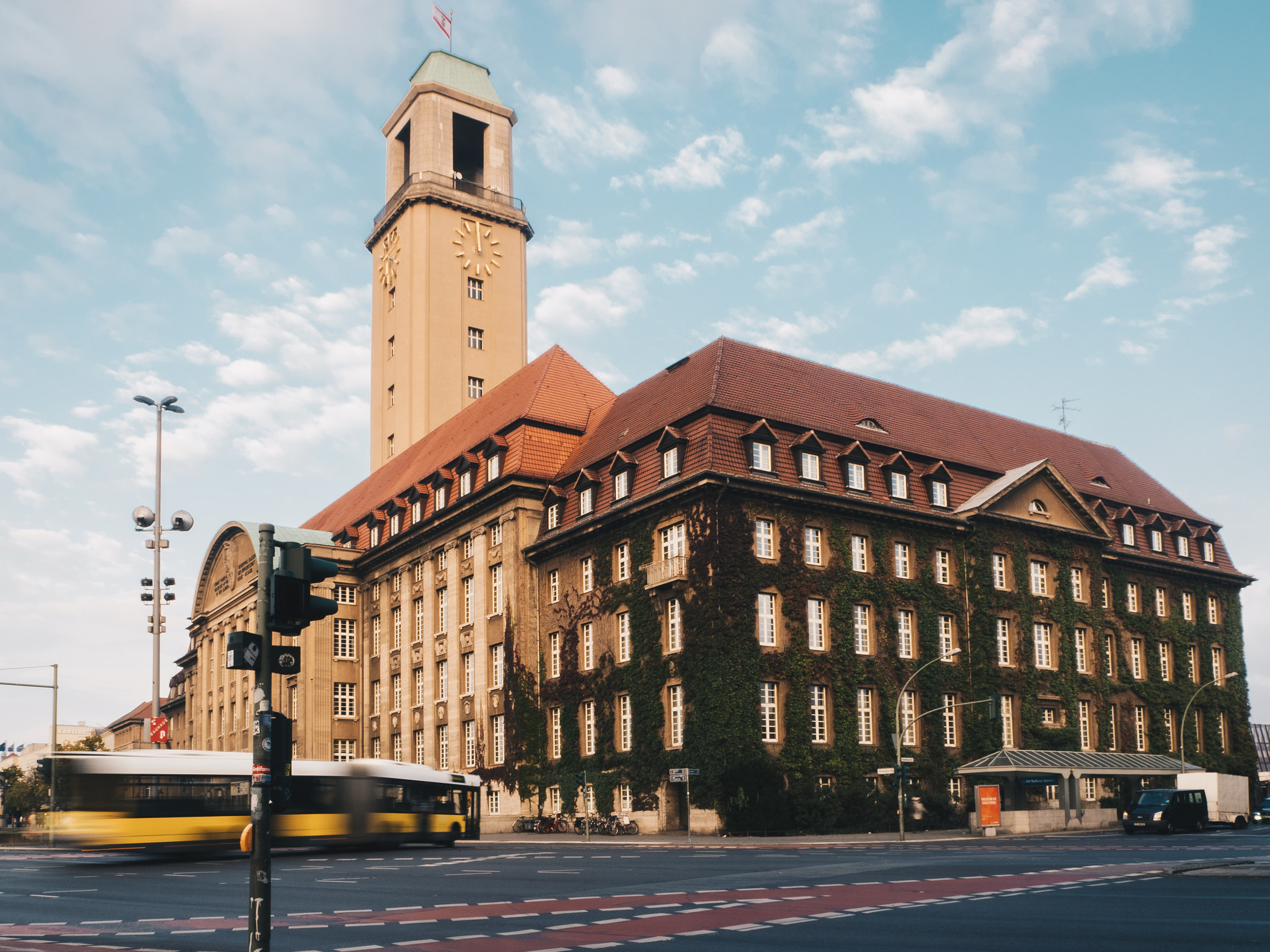 Olympus PEN E-PL8 sample photo. Town hall berlin-spandau photography