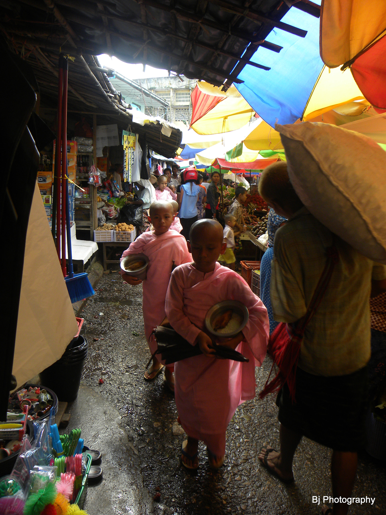 Nikon Coolpix P90 sample photo. Two little monks photography