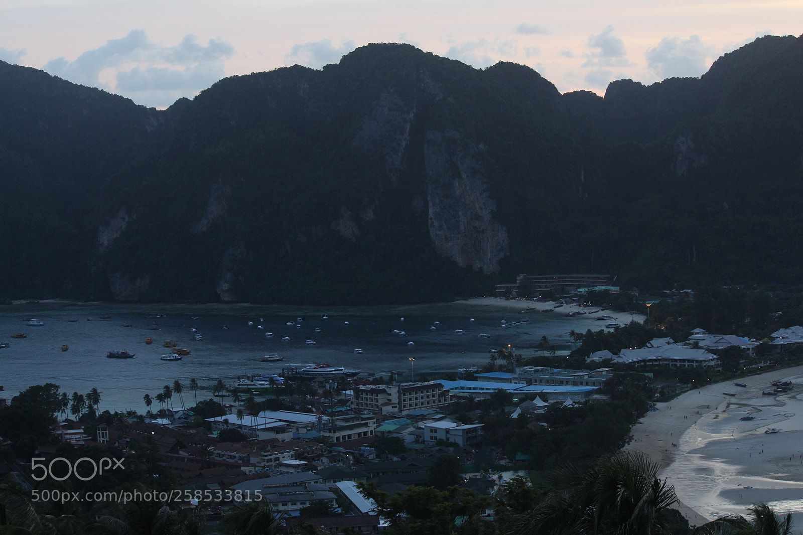 Canon EF-S 55-250mm F4-5.6 IS II sample photo. Img photography