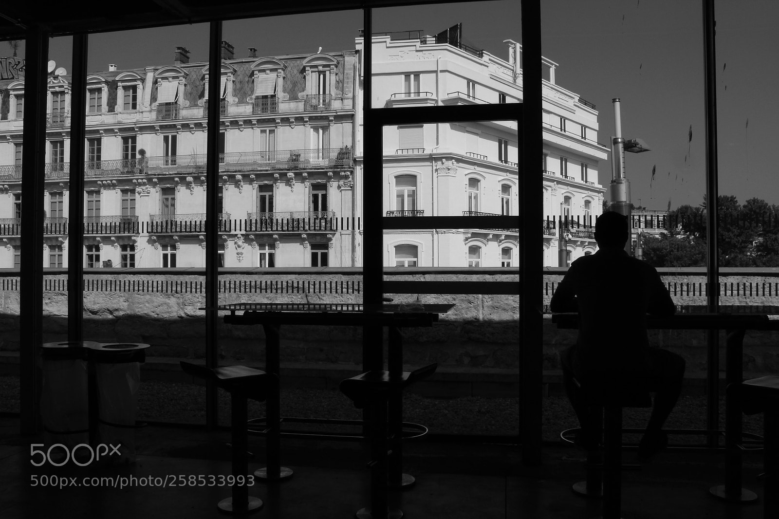 Canon EOS 1300D (EOS Rebel T6 / EOS Kiss X80) sample photo. La gare photography