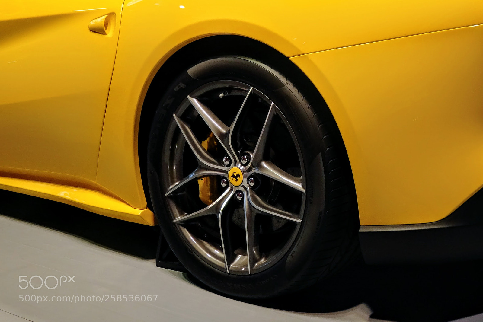 Sony Cyber-shot DSC-HX100V sample photo. Black &yellow photography