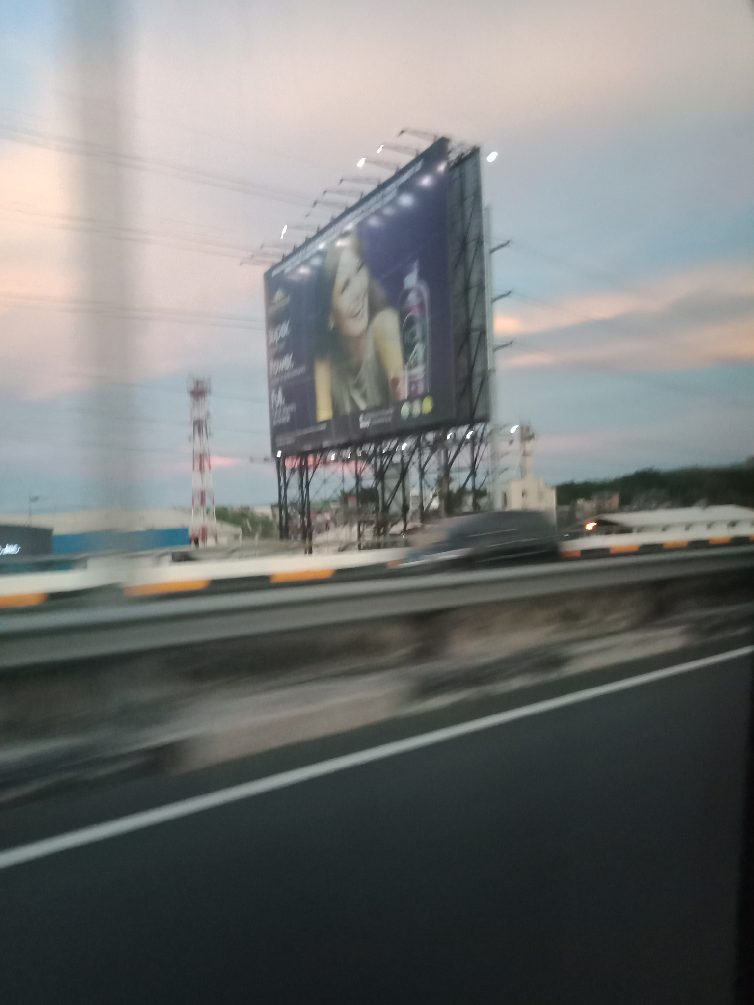 OPPO CPH1729 sample photo. Billboard photography