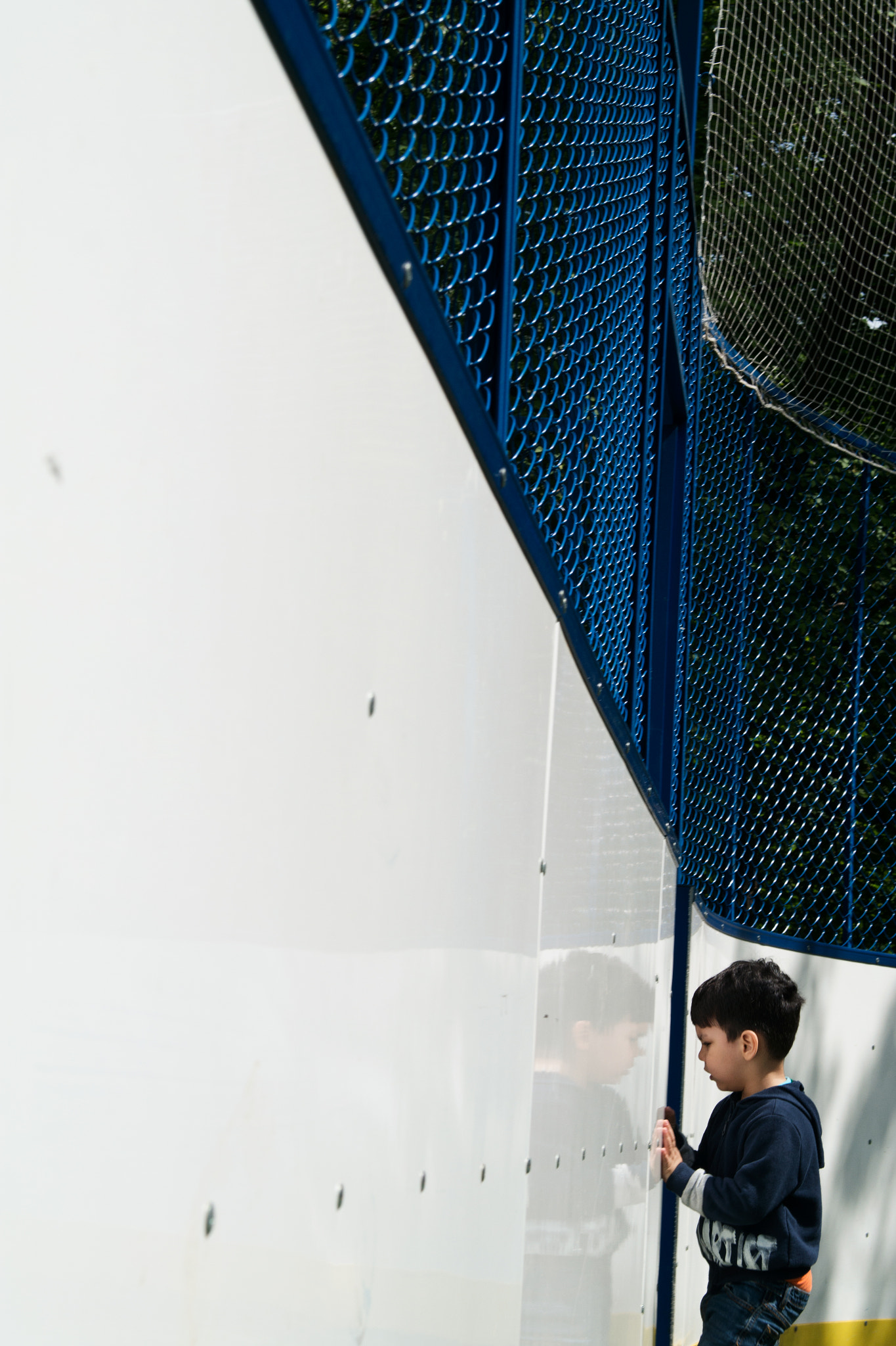 Samsung NX1000 sample photo. Lost in the exit photography