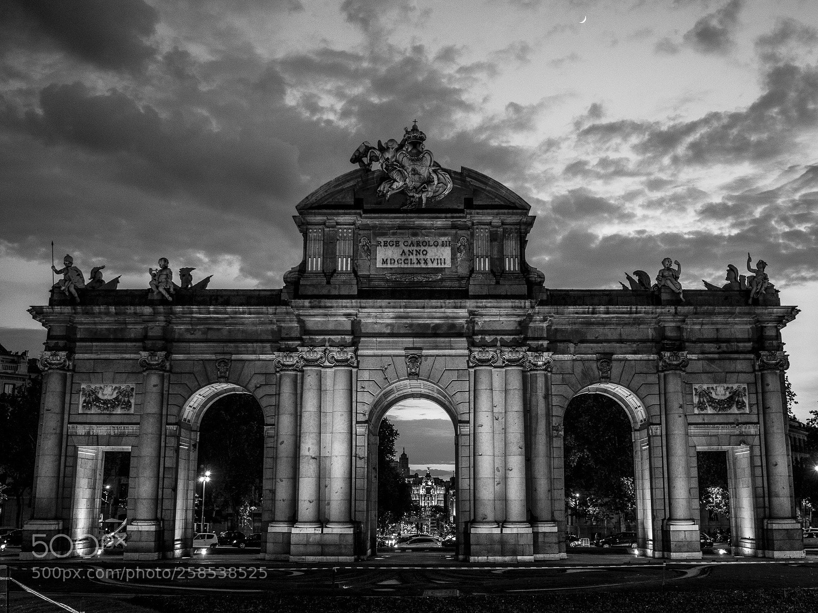 Sony a7R sample photo. Puerta de alcalá photography