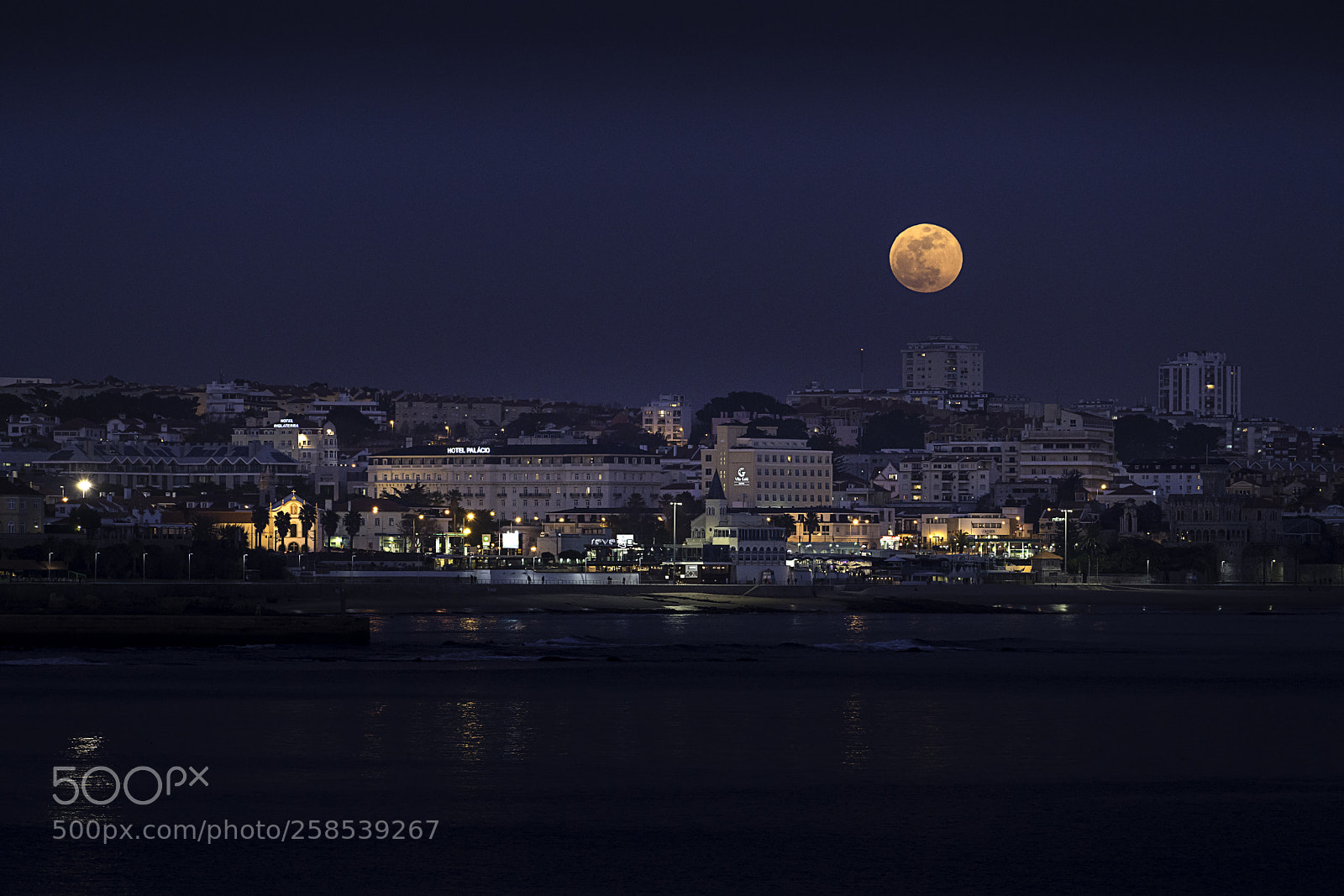 Sony a7R II sample photo. Moon over estoril photography