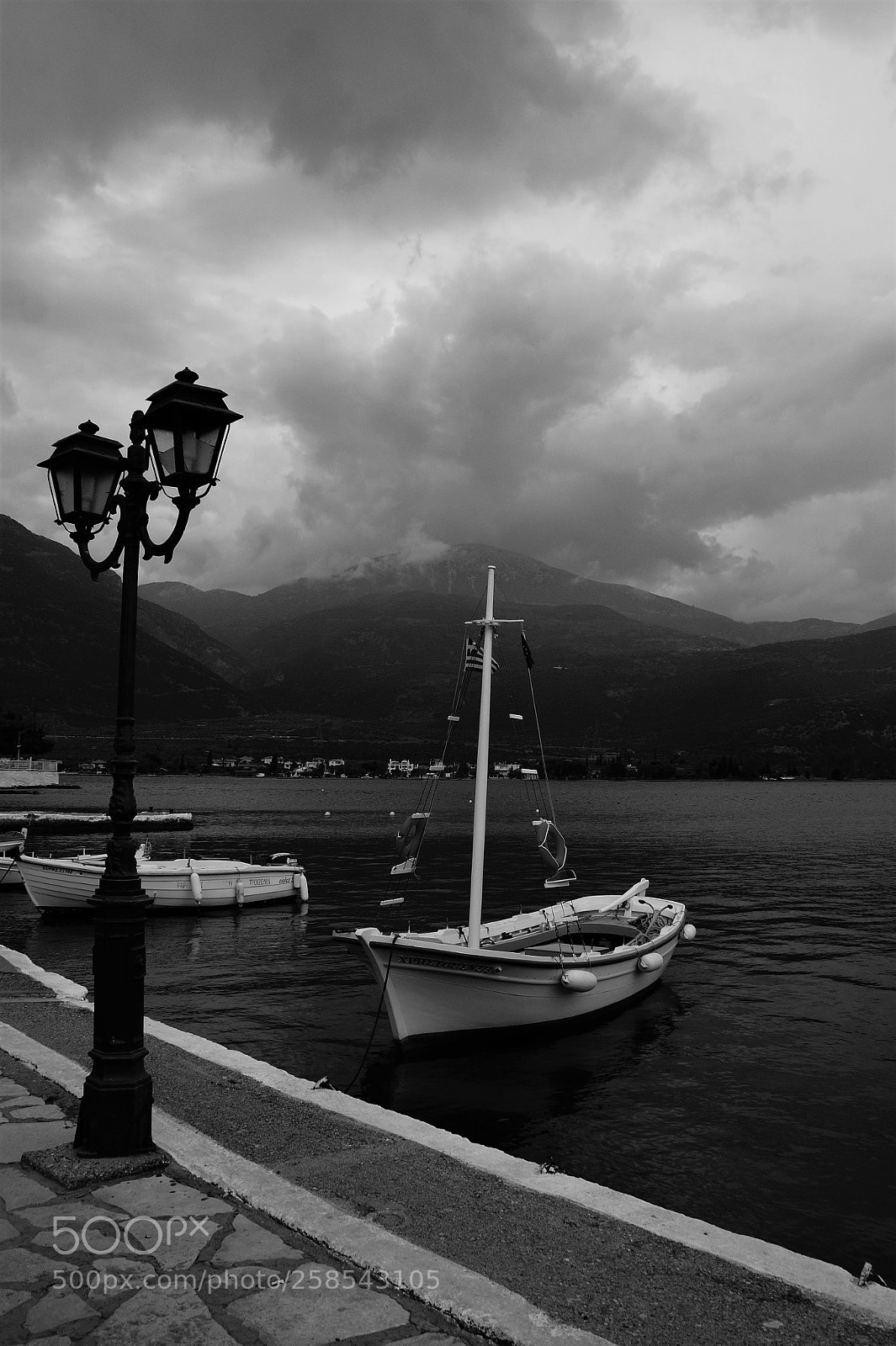 Sony Alpha DSLR-A350 sample photo. A boat under the photography