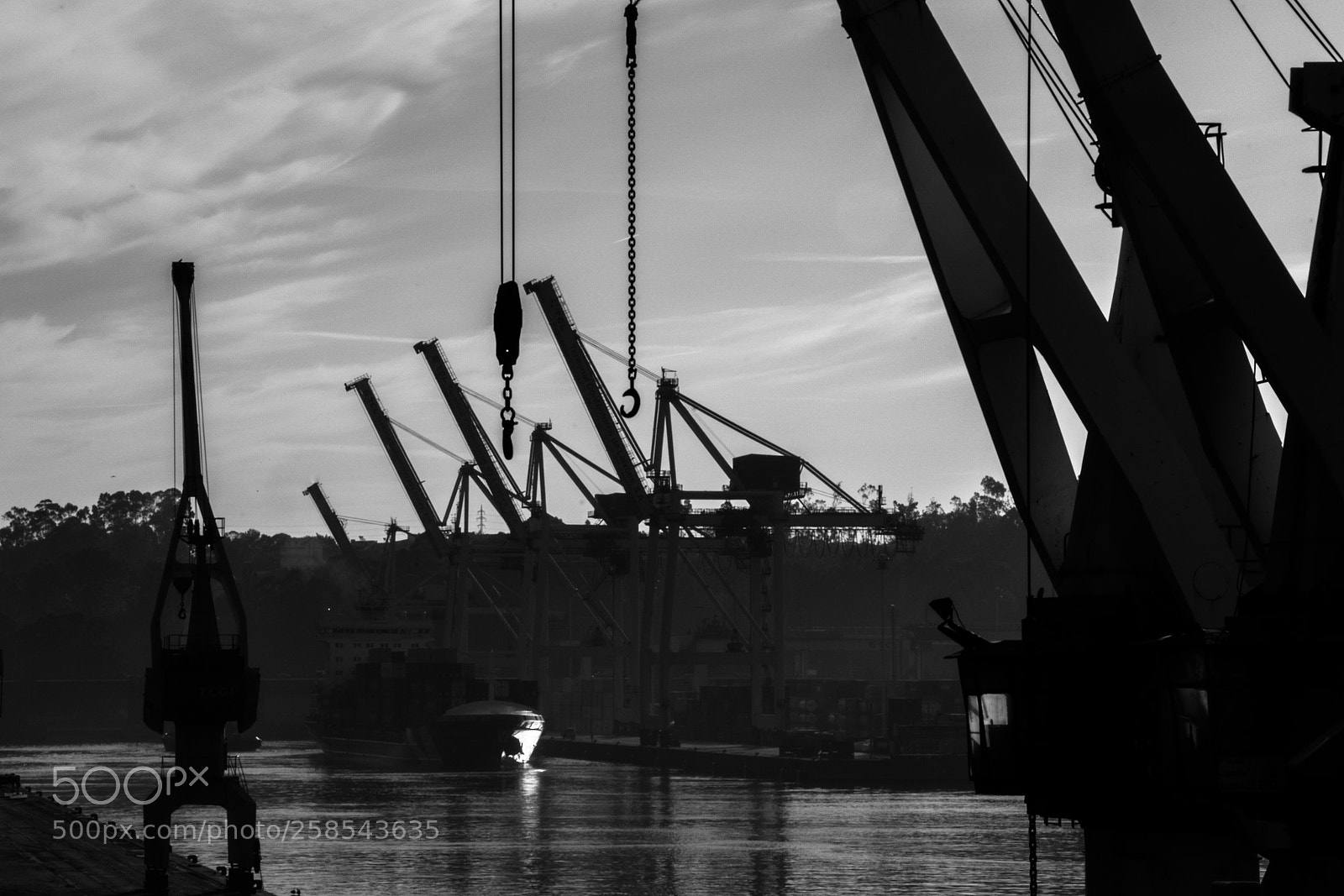 Nikon D7100 sample photo. Leixões cargo port photography