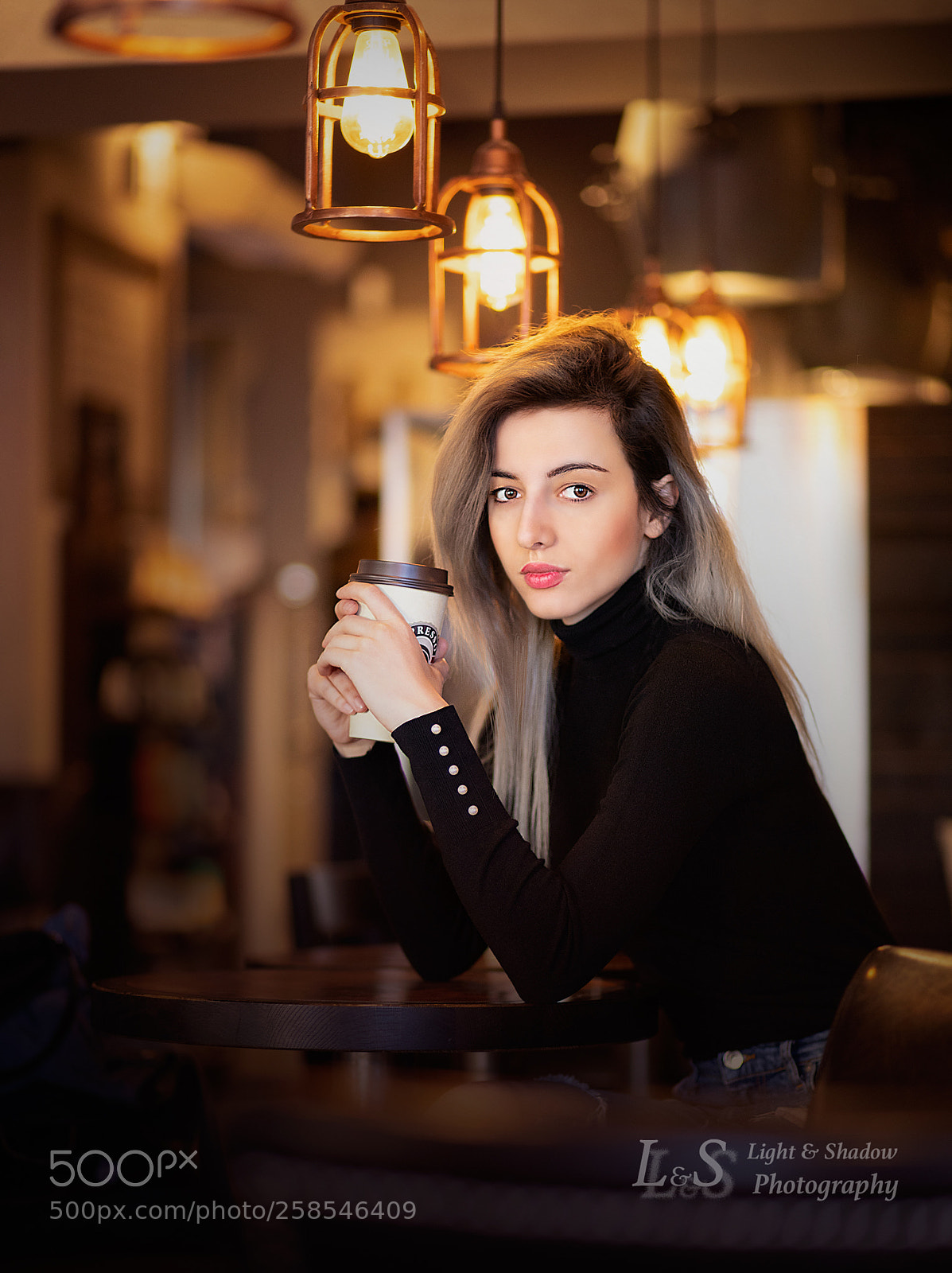 Canon EOS 6D Mark II sample photo. Girl in coffee shop. photography