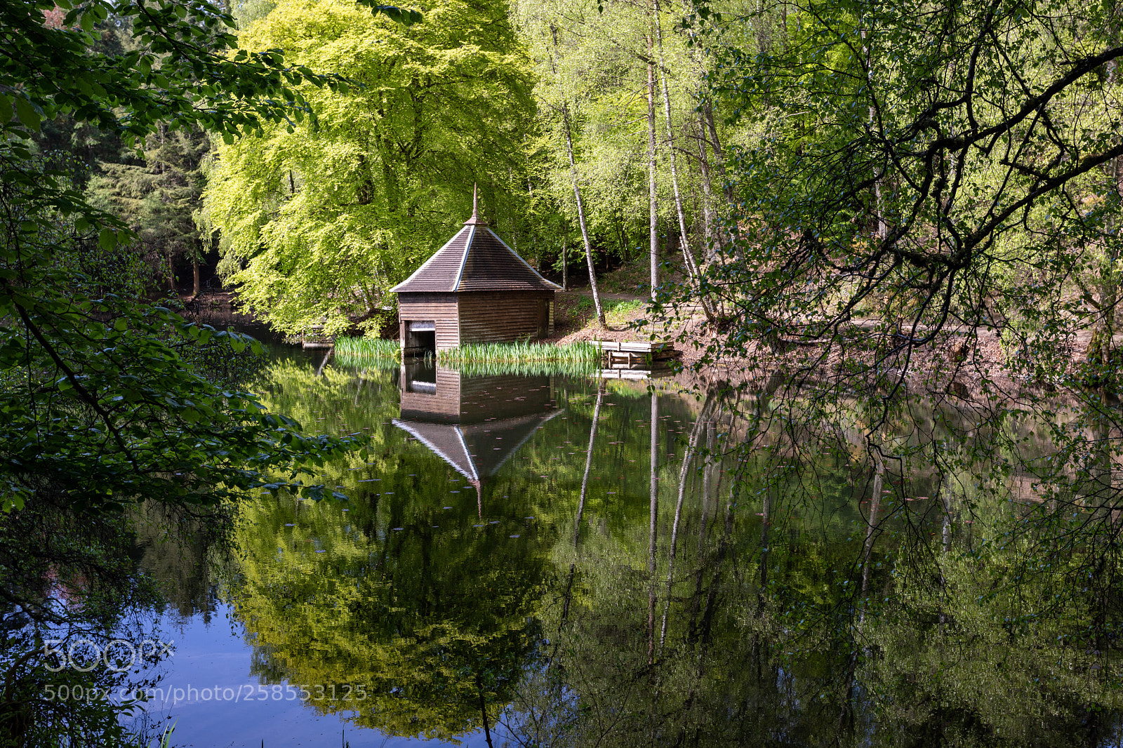 Canon EOS 5D Mark IV sample photo. The boathouse, loch dunmore photography