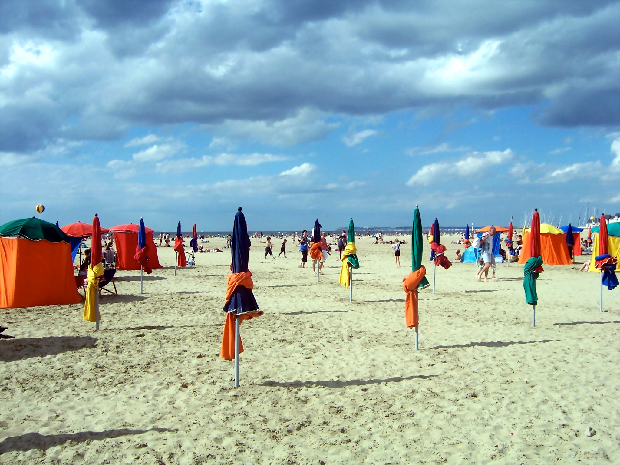 Kodak DX7440 ZOOM DIGITAL CAMERA sample photo. Deauville beach photography