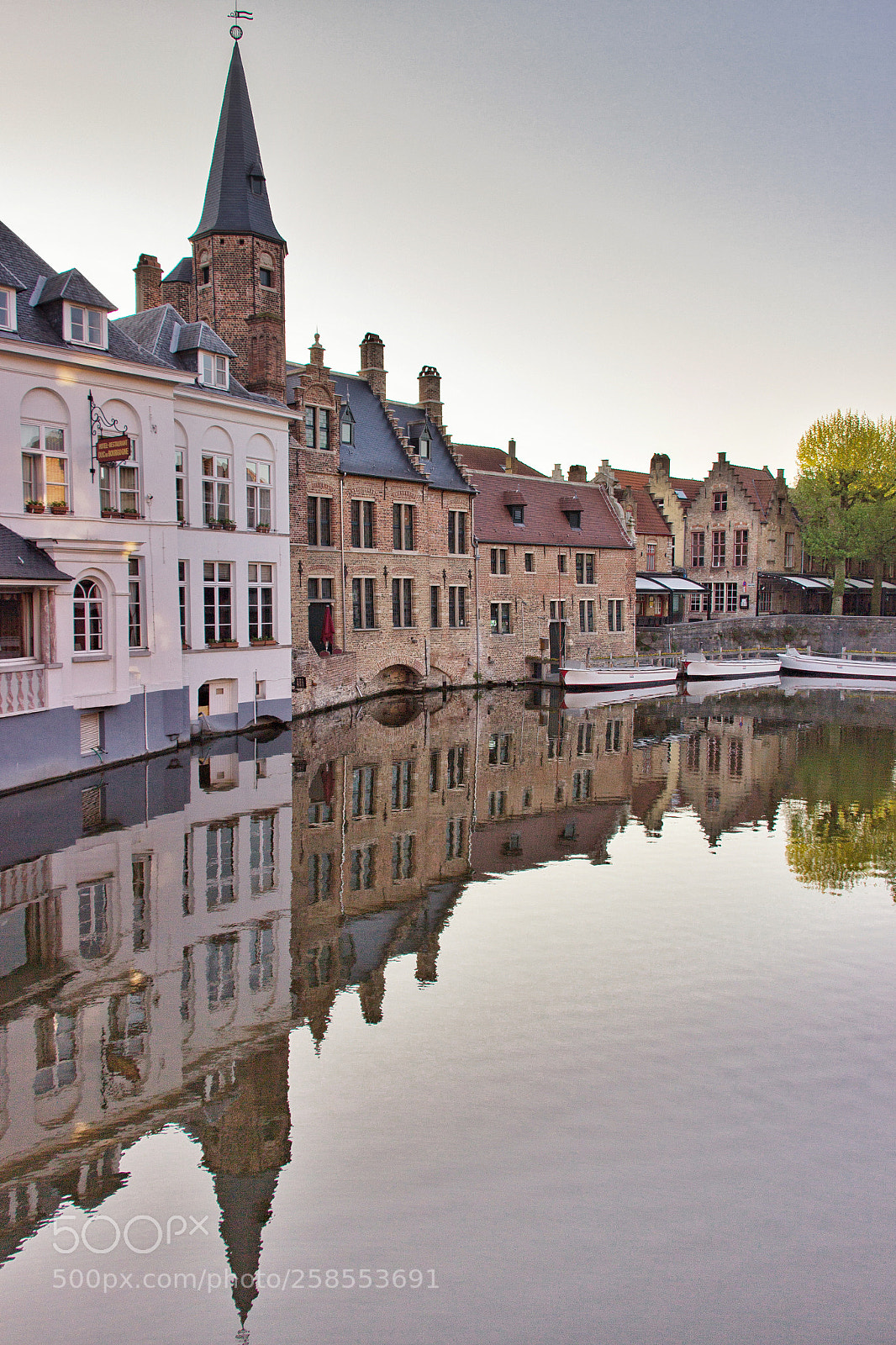 Canon EOS 600D (Rebel EOS T3i / EOS Kiss X5) sample photo. Reflection in brugge photography