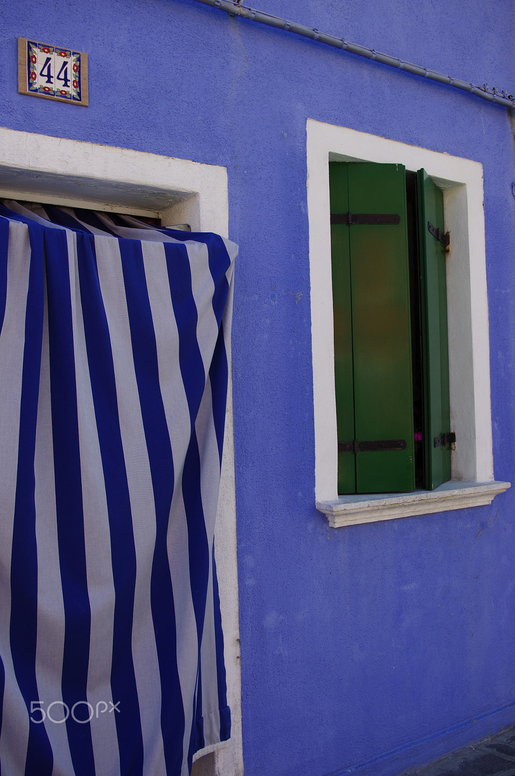 Pentax K-r sample photo. Blue wall-burano photography