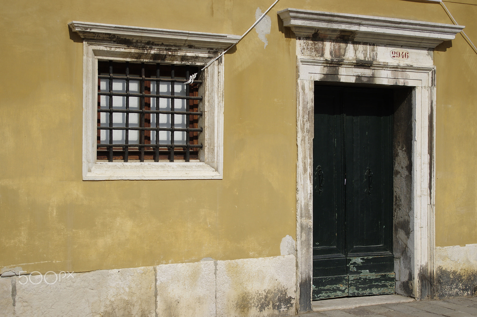 Pentax K-r sample photo. Yellow house - burano photography