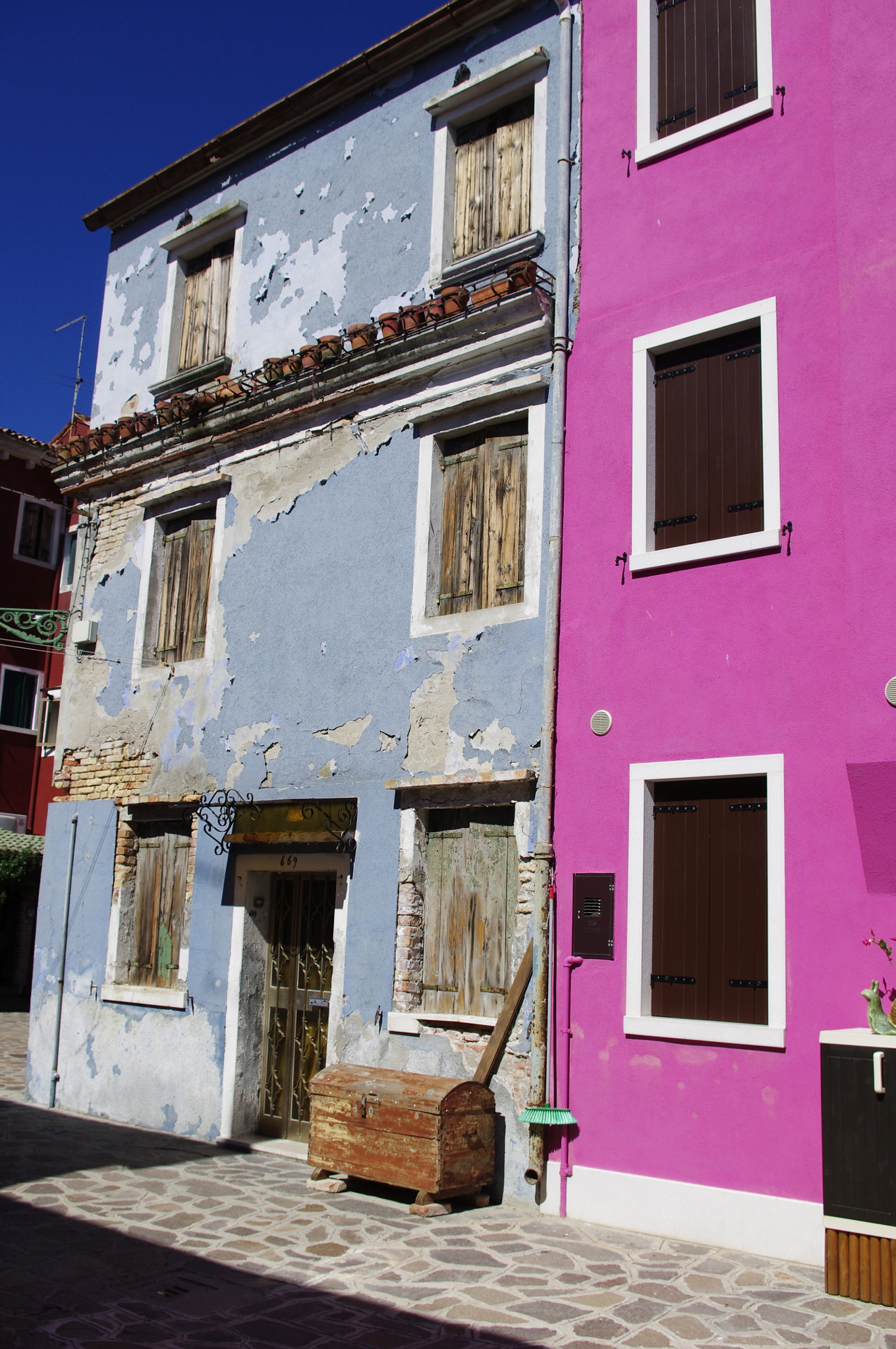 smc PENTAX-DA L 18-55mm F3.5-5.6 sample photo. Contrast of colors-burano photography