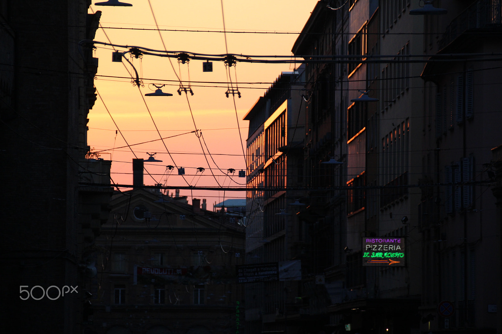Canon EF 75-300mm F4.0-5.6 IS USM sample photo. Las luces de bolonia photography