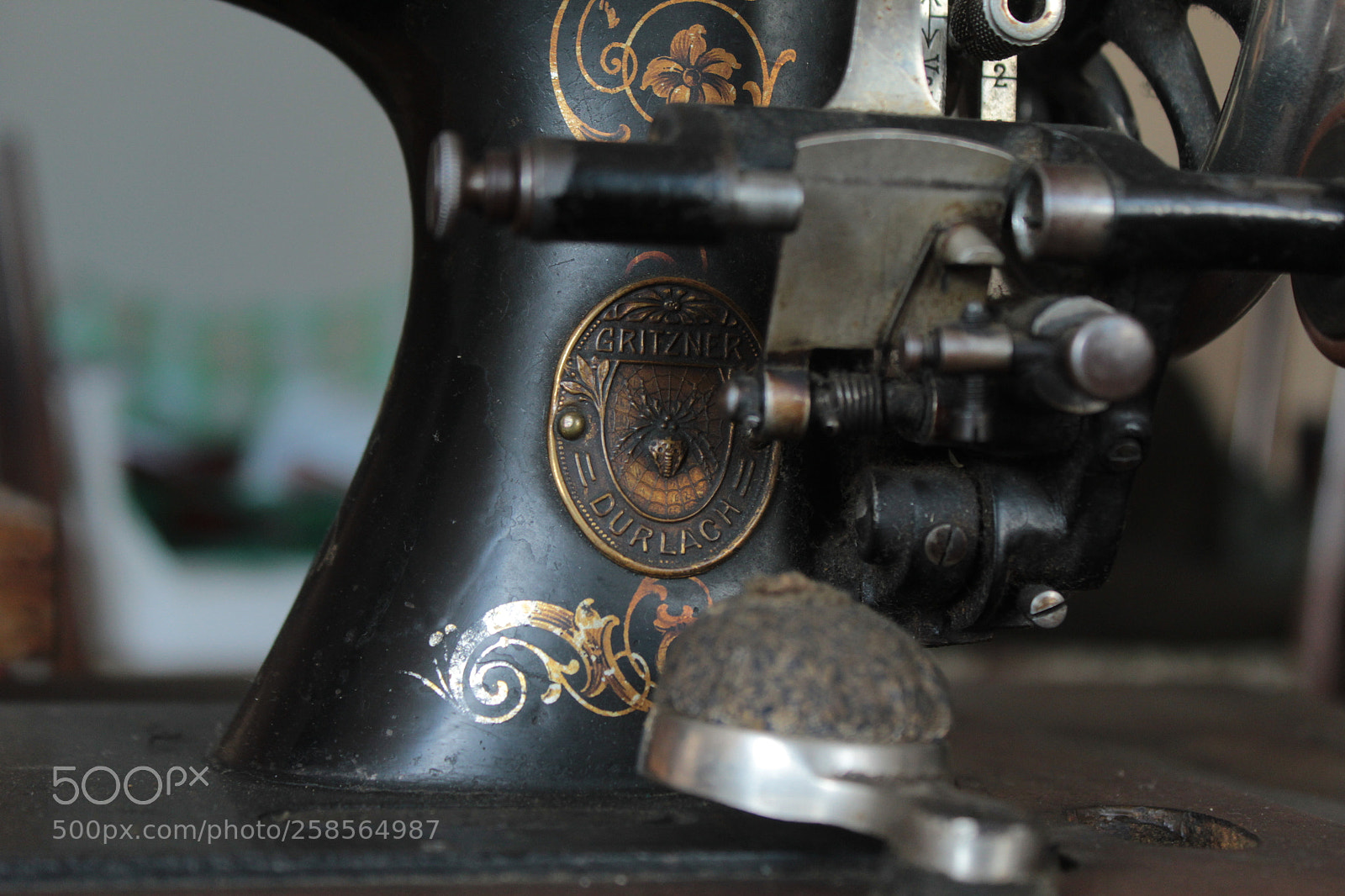Canon EOS 1200D (EOS Rebel T5 / EOS Kiss X70 / EOS Hi) sample photo. Sewing machine photography