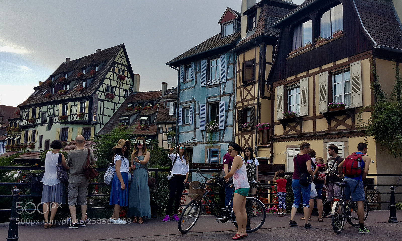 Samsung Galaxy Note4 sample photo. City and tourists photography
