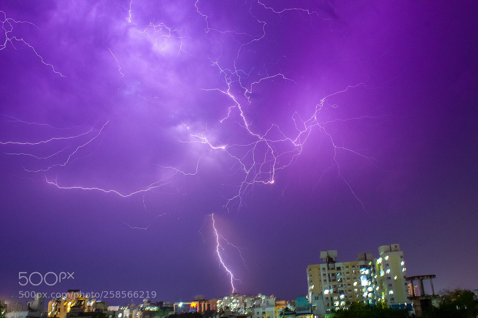 Canon EOS 550D (EOS Rebel T2i / EOS Kiss X4) sample photo. First lightning of the photography