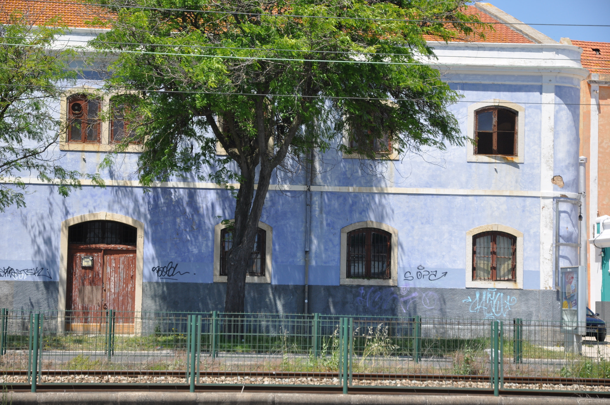 Nikon D90 sample photo. C'est une maison bleue... photography