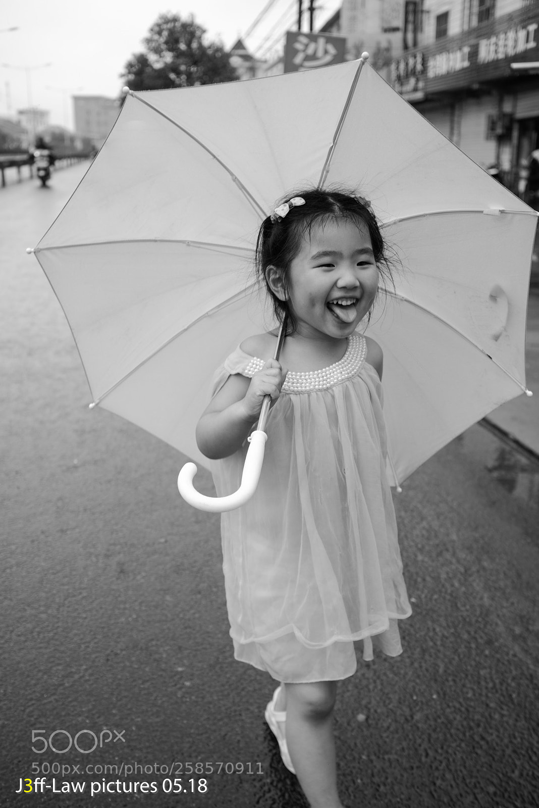 Fujifilm X100F sample photo. On the way to photography