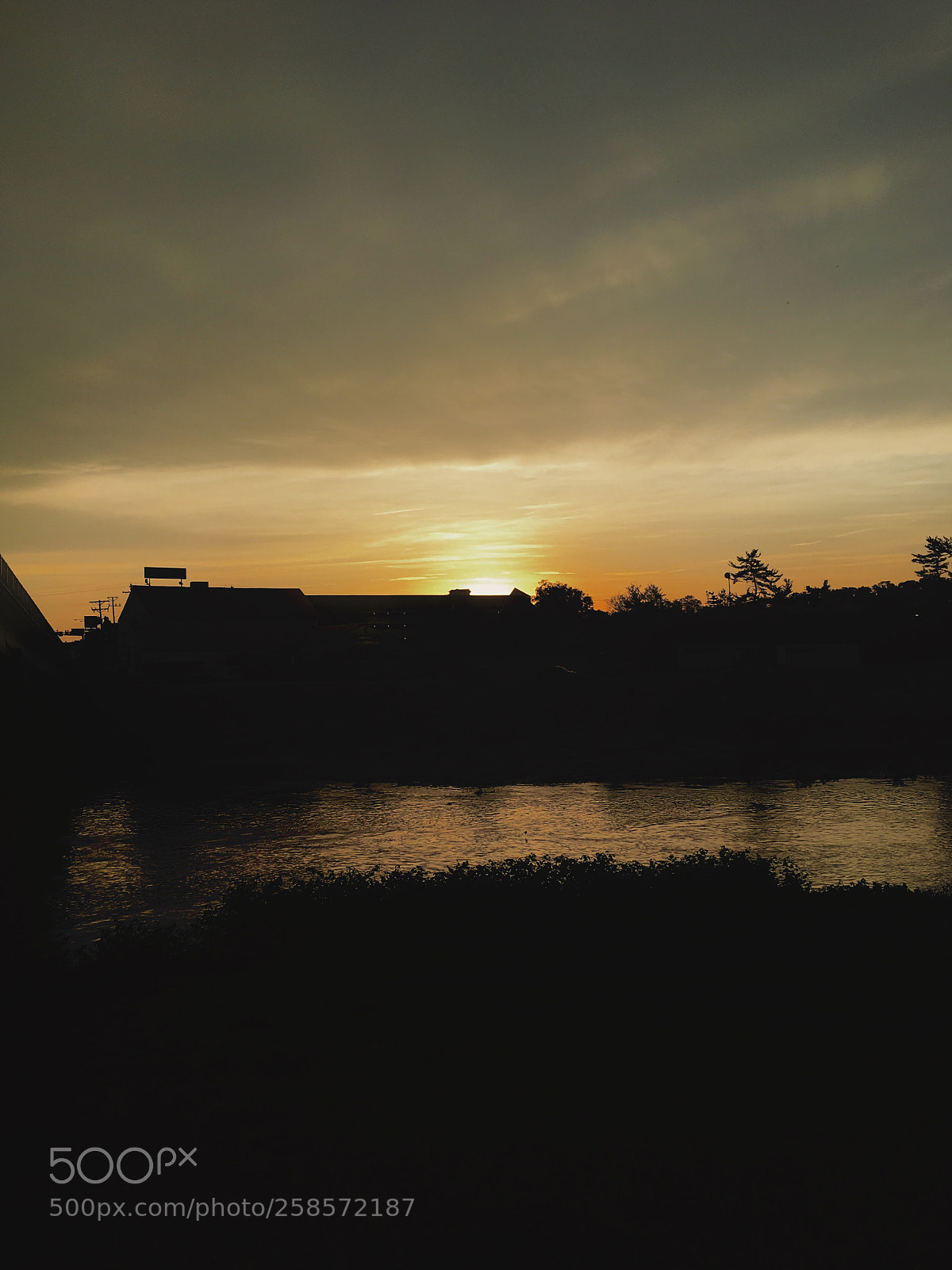 Apple iPhone SE sample photo. Sunset river photography