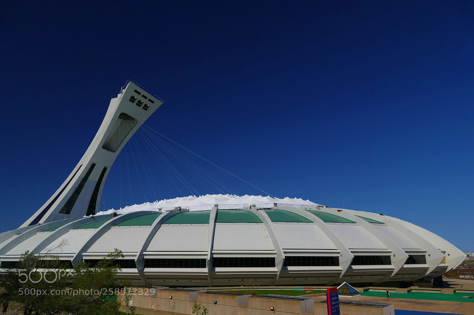 Panasonic Lumix DMC-FZ1000 sample photo. Olympic stadium montréal photography