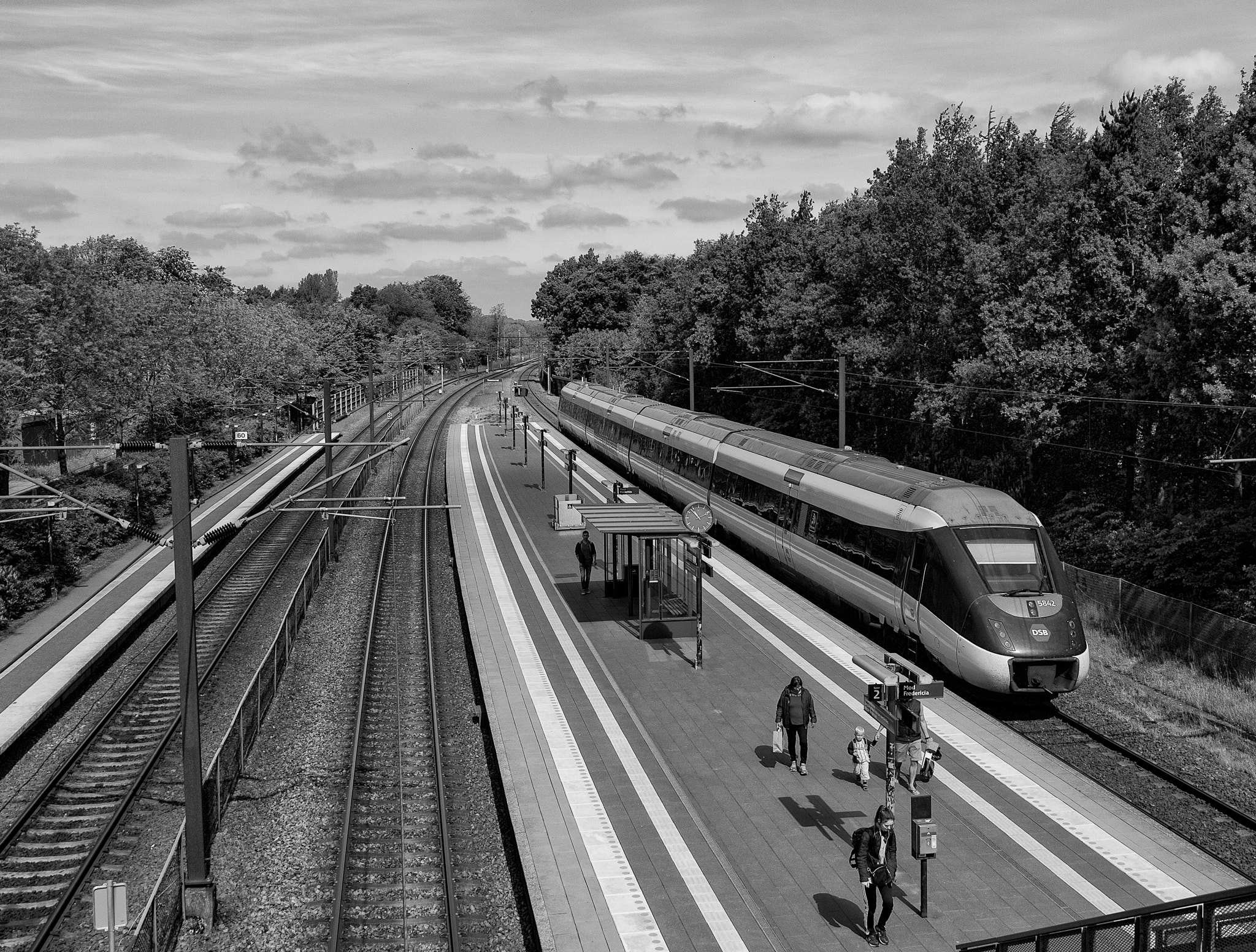 Panasonic Lumix DMC-GF2 sample photo. The degraded at the station photography