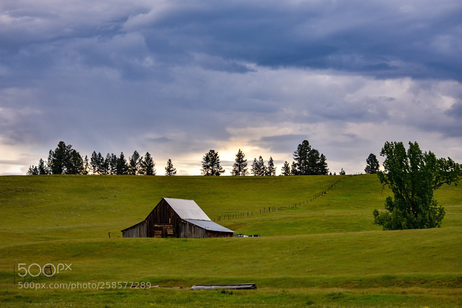 Nikon D3400 sample photo. Lone barn in crouch photography
