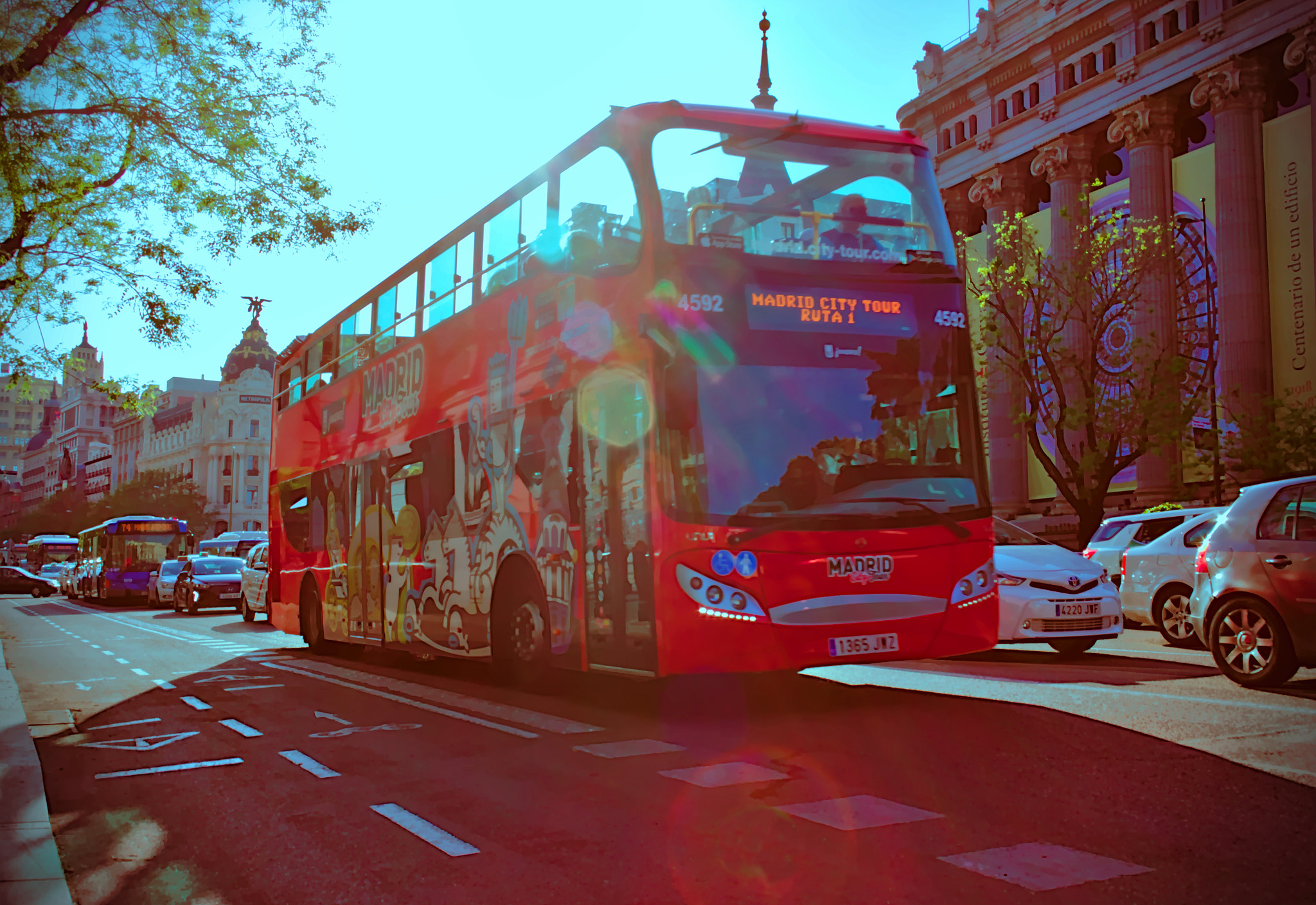 Canon EF-S 18-55mm F3.5-5.6 II sample photo. Madrid bus photography