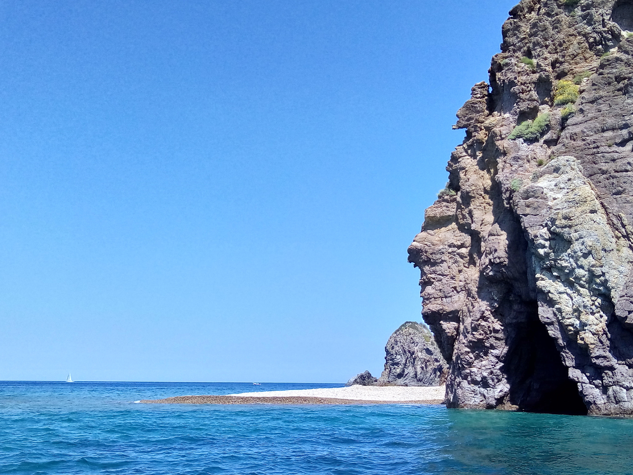 ASUS ZenFone 3 Max (ZC520TL) sample photo. Palmarola island photography